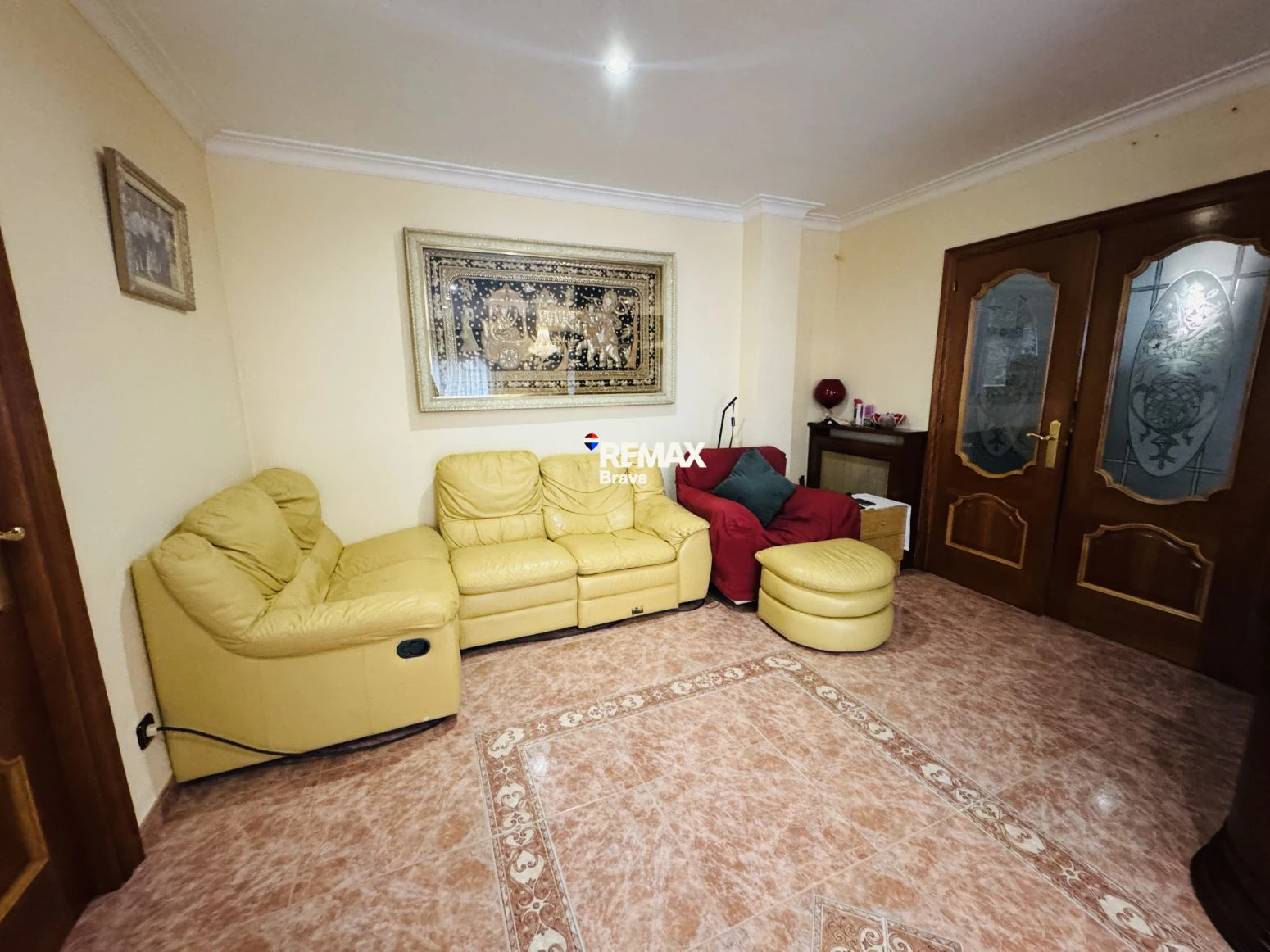 Exclusiva Casa Independiente en Montilivi: Privacidad, Luz y Elegancia en Girona