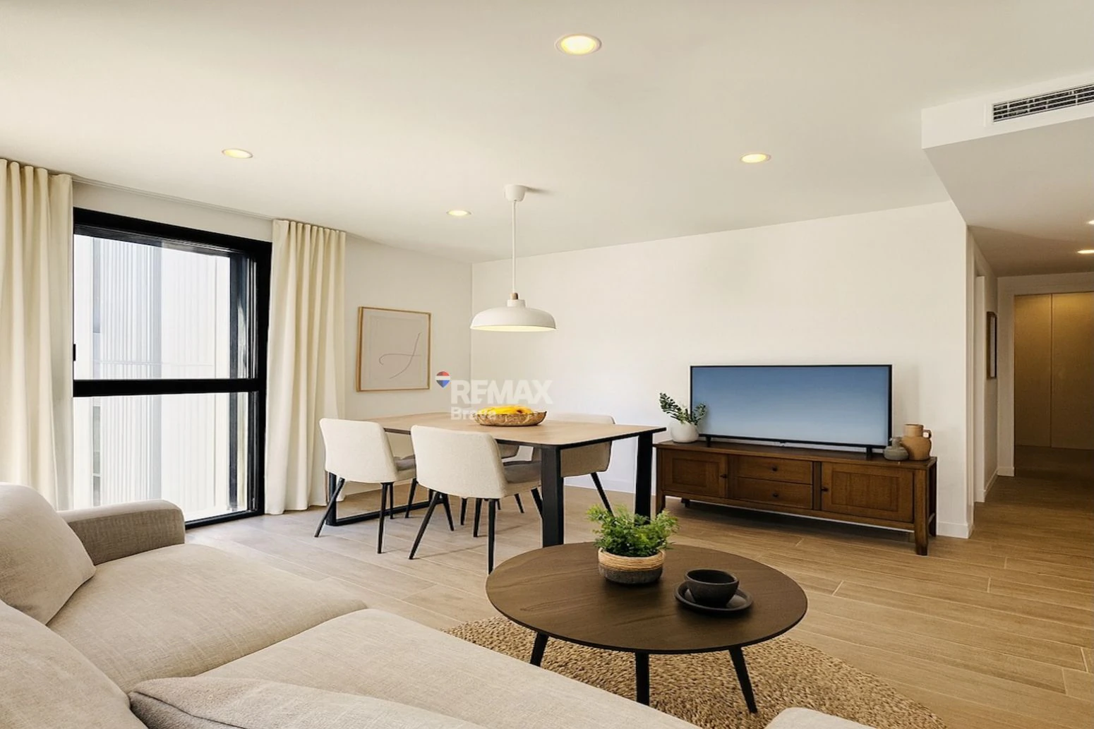 Apartamento en el Centro de Roses con Vistas al Mar y a Pasos de la Playa