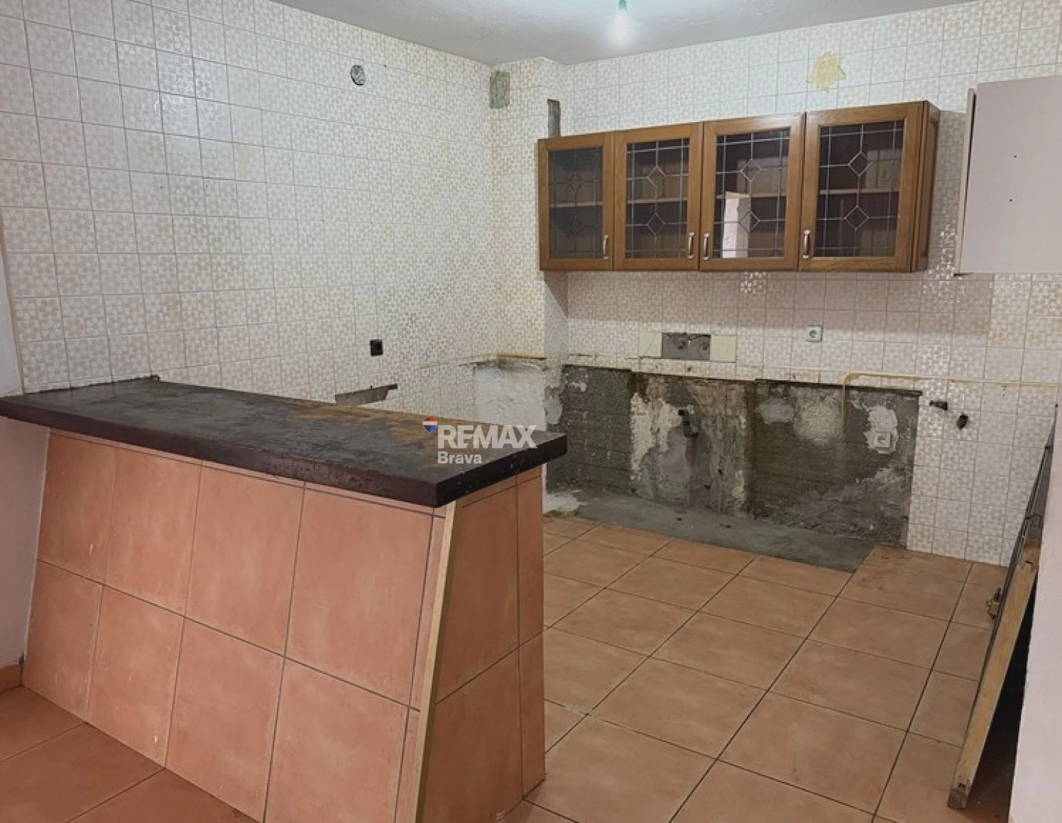 Empuriabrava · Apartamento para reformar con amplia terraza, ideal como inversión y posibilidad de financiación 100%