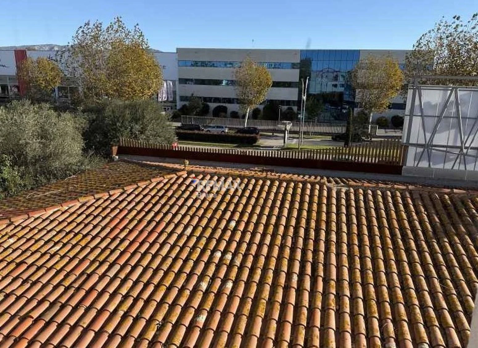 Empuriabrava · Apartamento para reformar con amplia terraza, ideal como inversión y posibilidad de financiación 100%