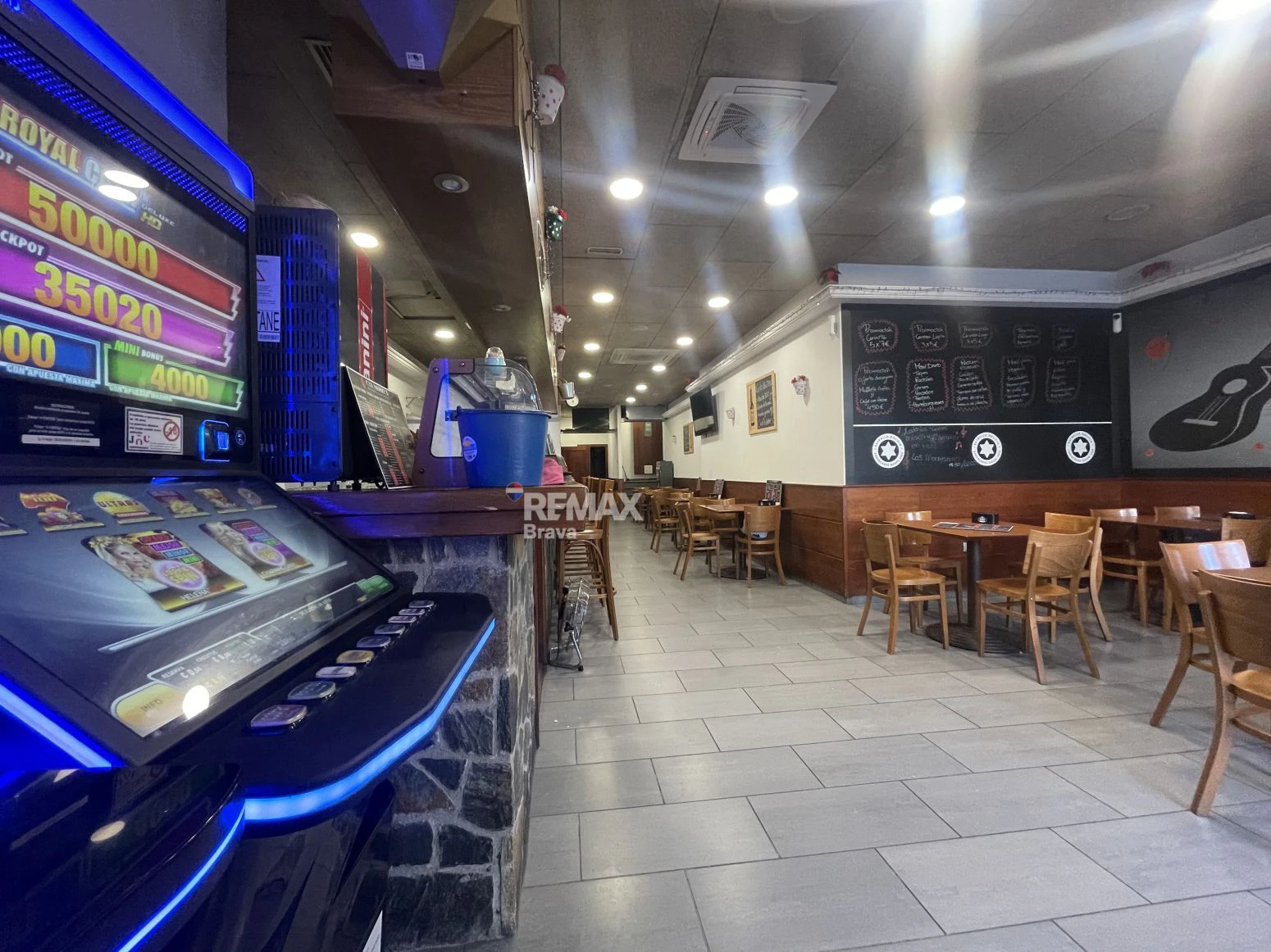 Local Bar-Restaurante en Venta en Roses con inquilino activo y alta rentabilidad