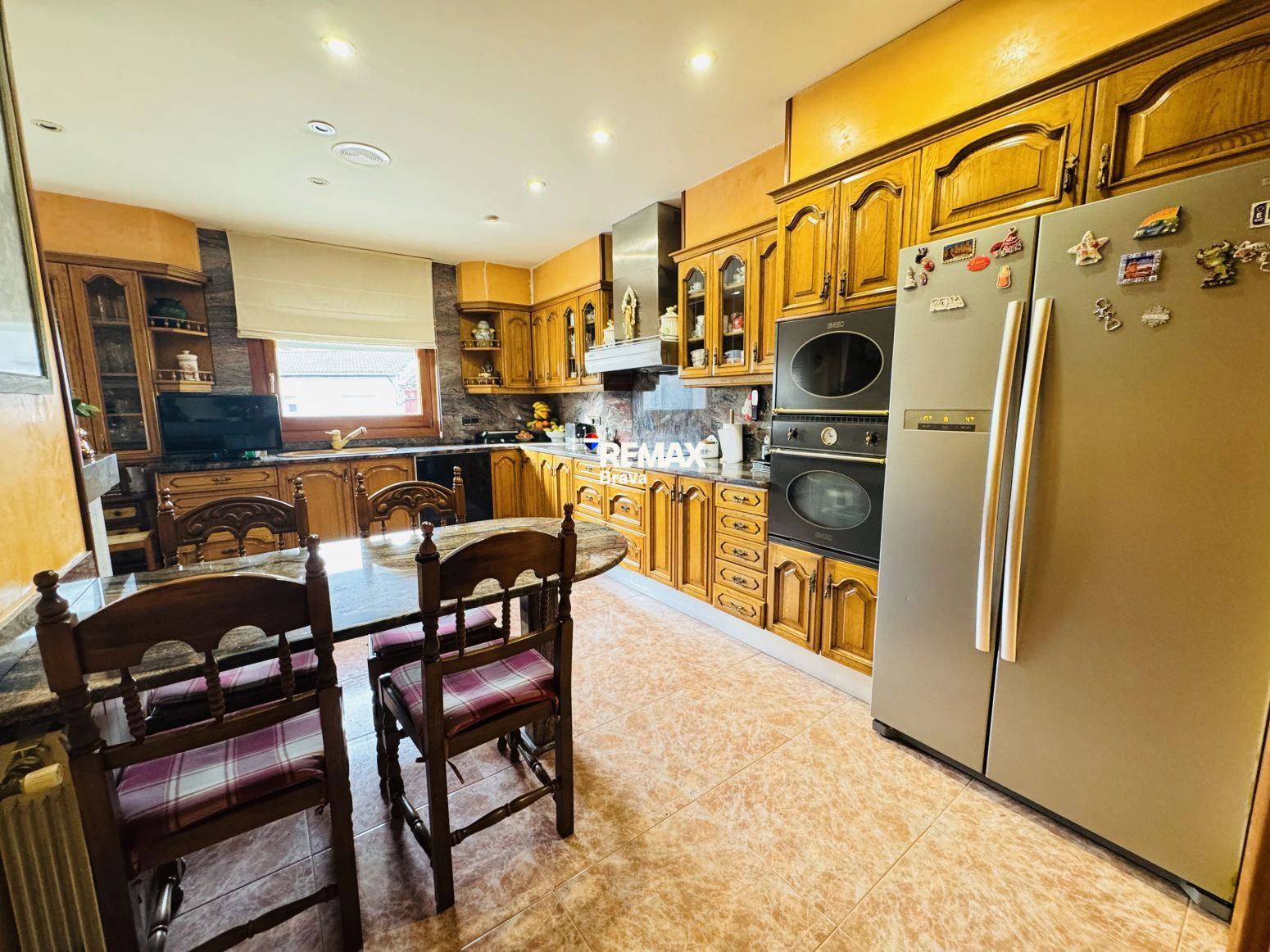 Exclusiva Casa Independiente en Montilivi: Privacidad, Luz y Elegancia en Girona