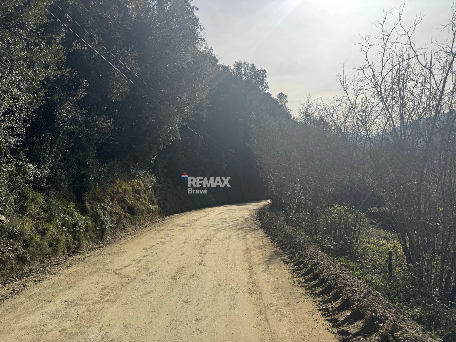 Finca única de 3,8 ha con masía y vistas al río Ter