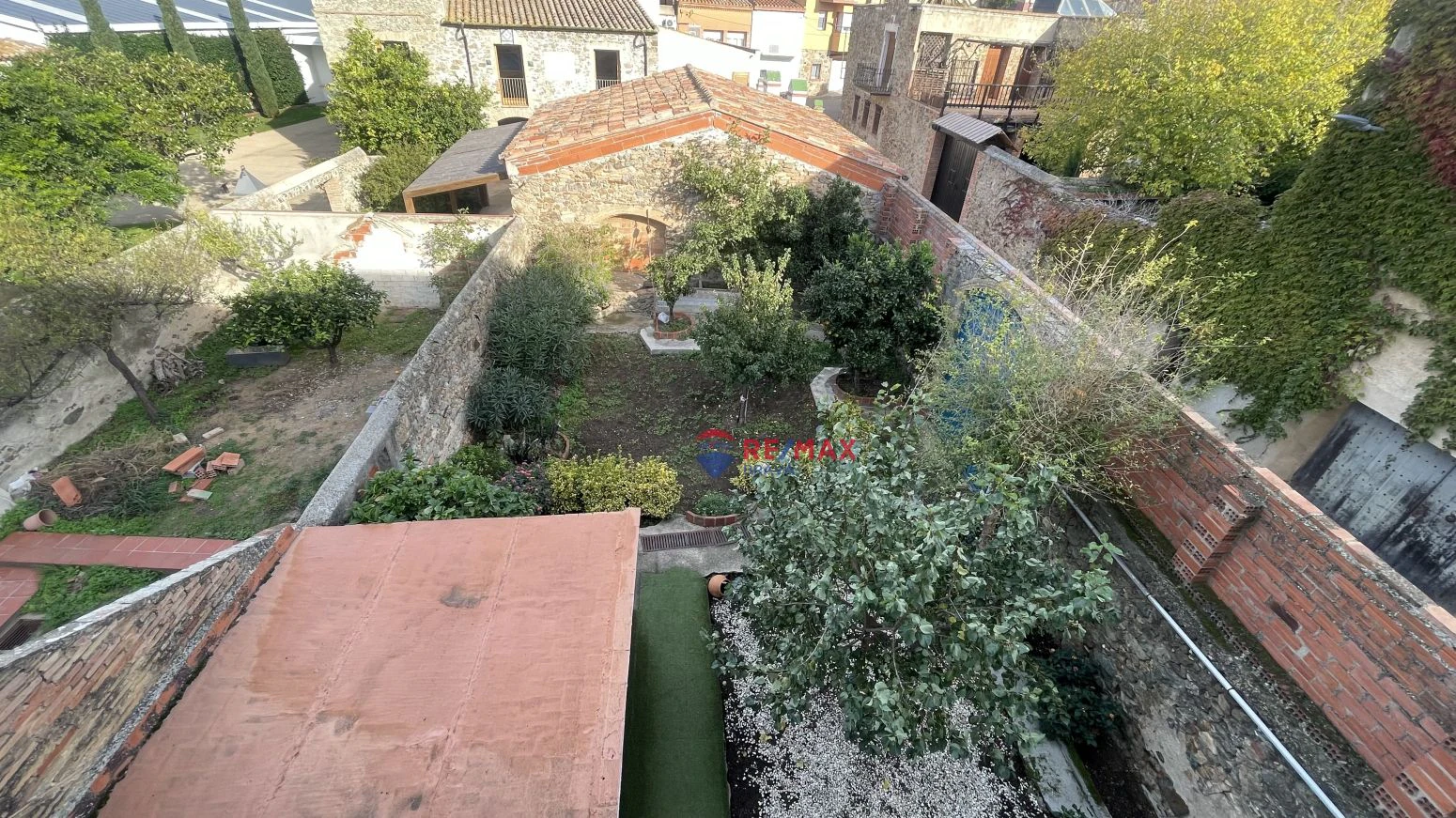 Bonita Casa Pareada con Espacios Exteriores en Vilajuïga