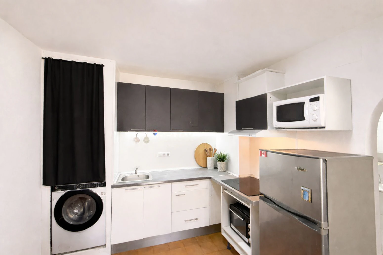 Empuriabrava · Elegante apartamento reformado con amarre comunitario y encanto mediterráneo