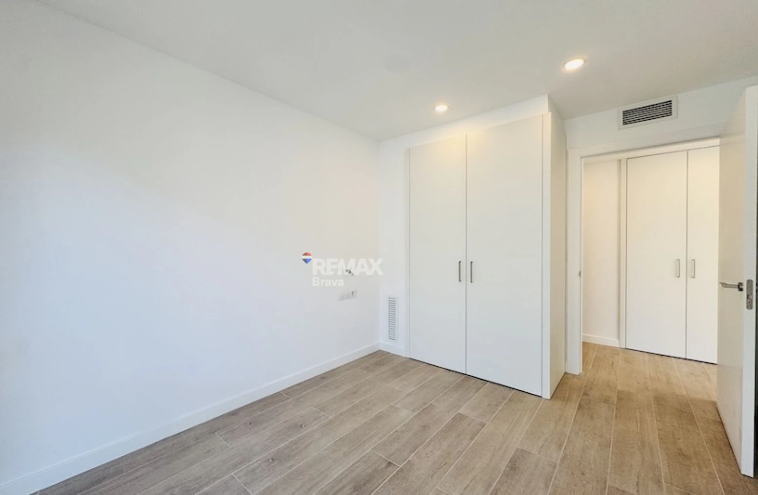 Apartamento en el Centro de Roses con Vistas al Mar y a Pasos de la Playa