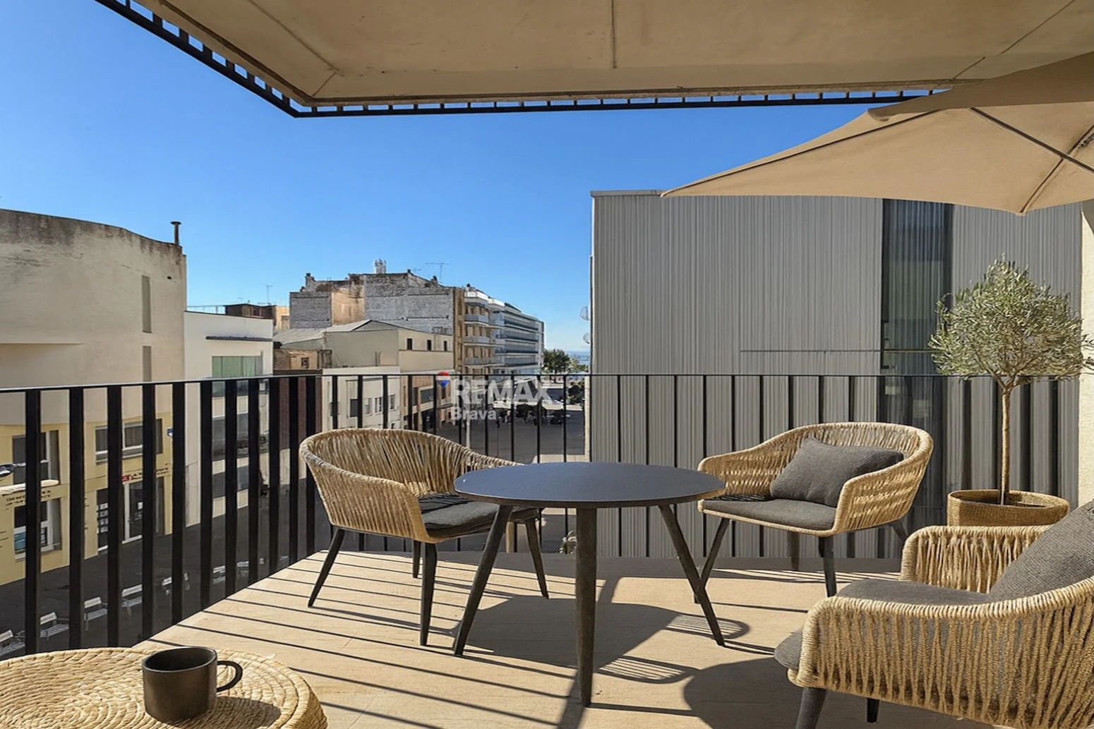 Apartamento en el Centro de Roses con Vistas al Mar y a Pasos de la Playa