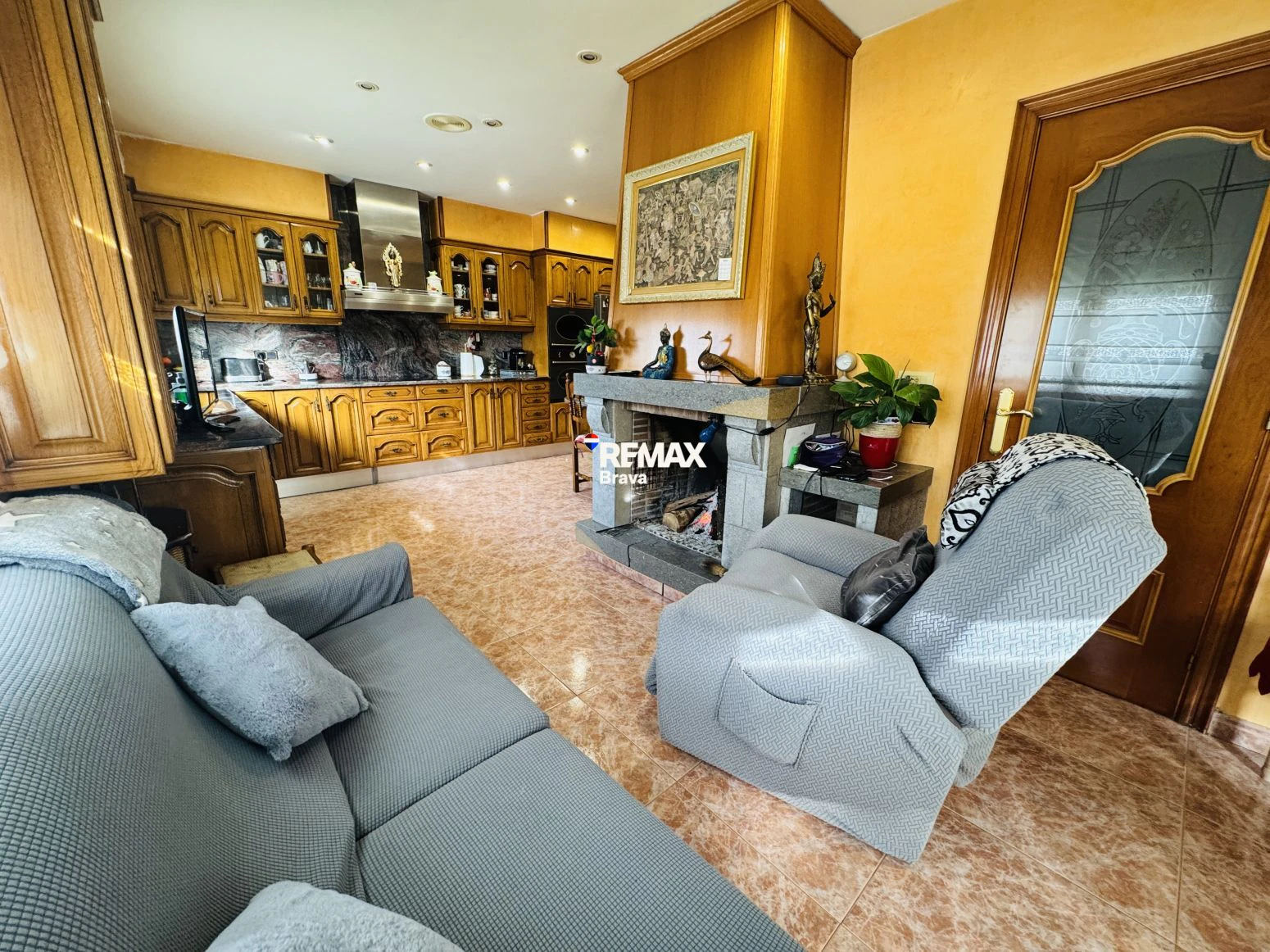 Exclusiva Casa Independiente en Montilivi: Privacidad, Luz y Elegancia en Girona