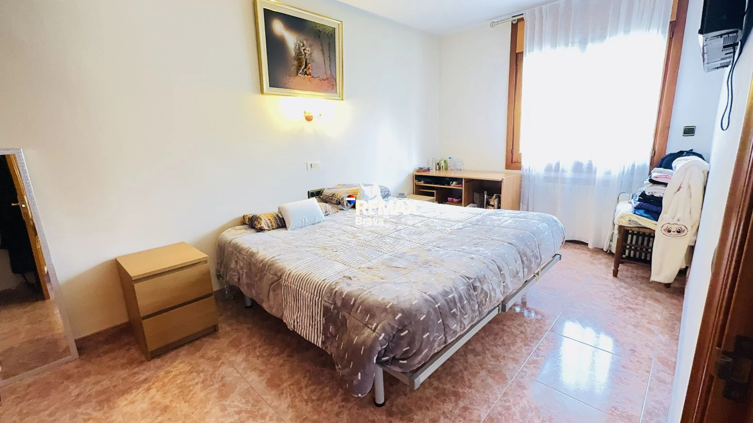Exclusiva Casa Independiente en Montilivi: Privacidad, Luz y Elegancia en Girona