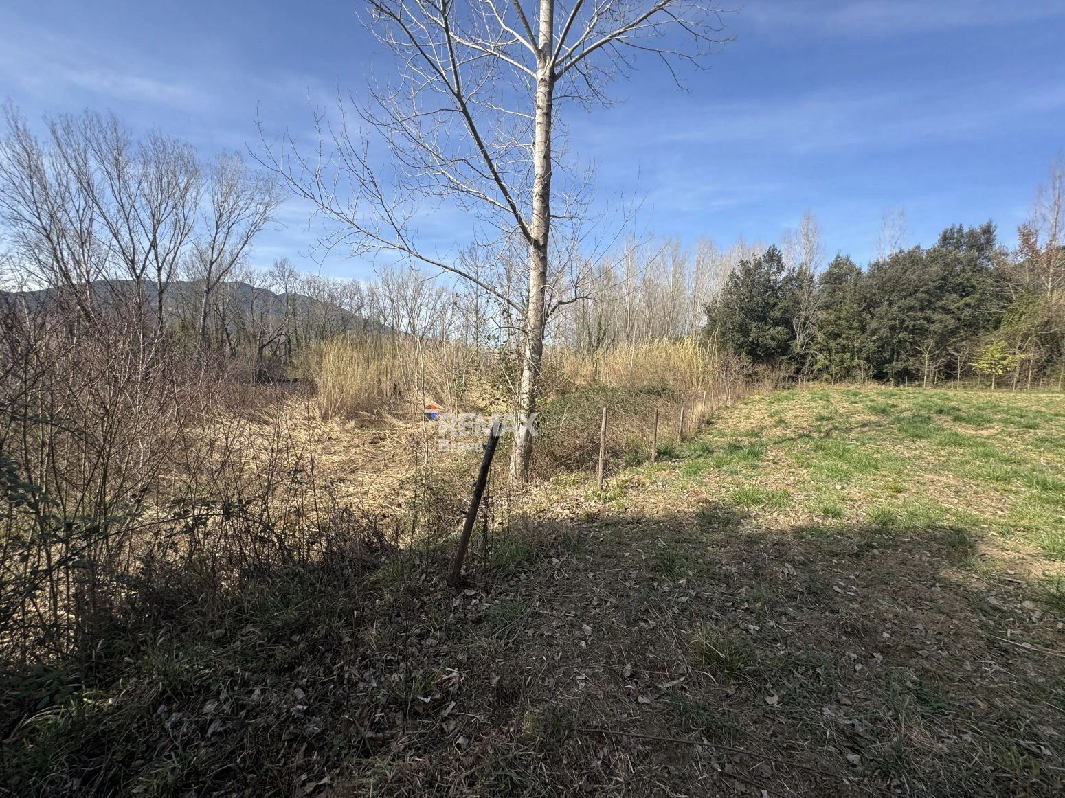 Finca única de 3,8 ha con masía y vistas al río Ter