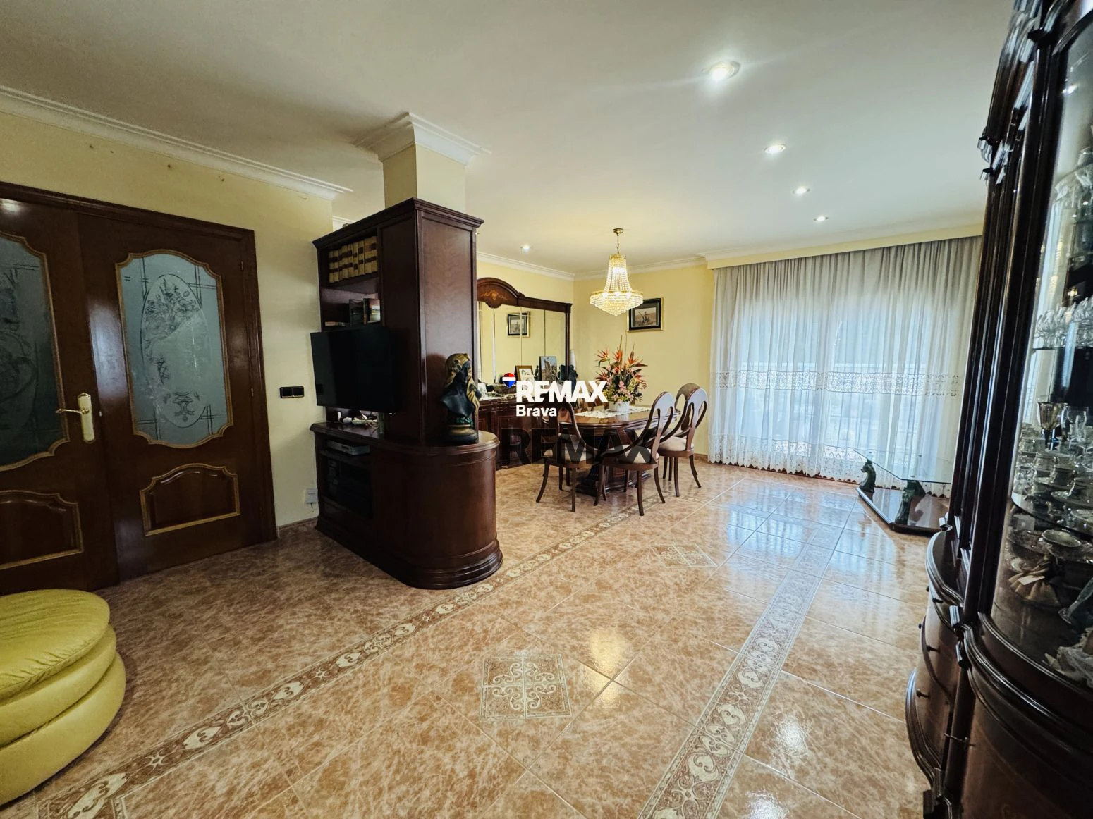 Exclusiva Casa Independiente en Montilivi: Privacidad, Luz y Elegancia en Girona