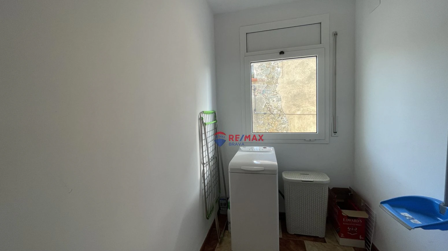 Bonita Casa Pareada con Espacios Exteriores en Vilajuïga