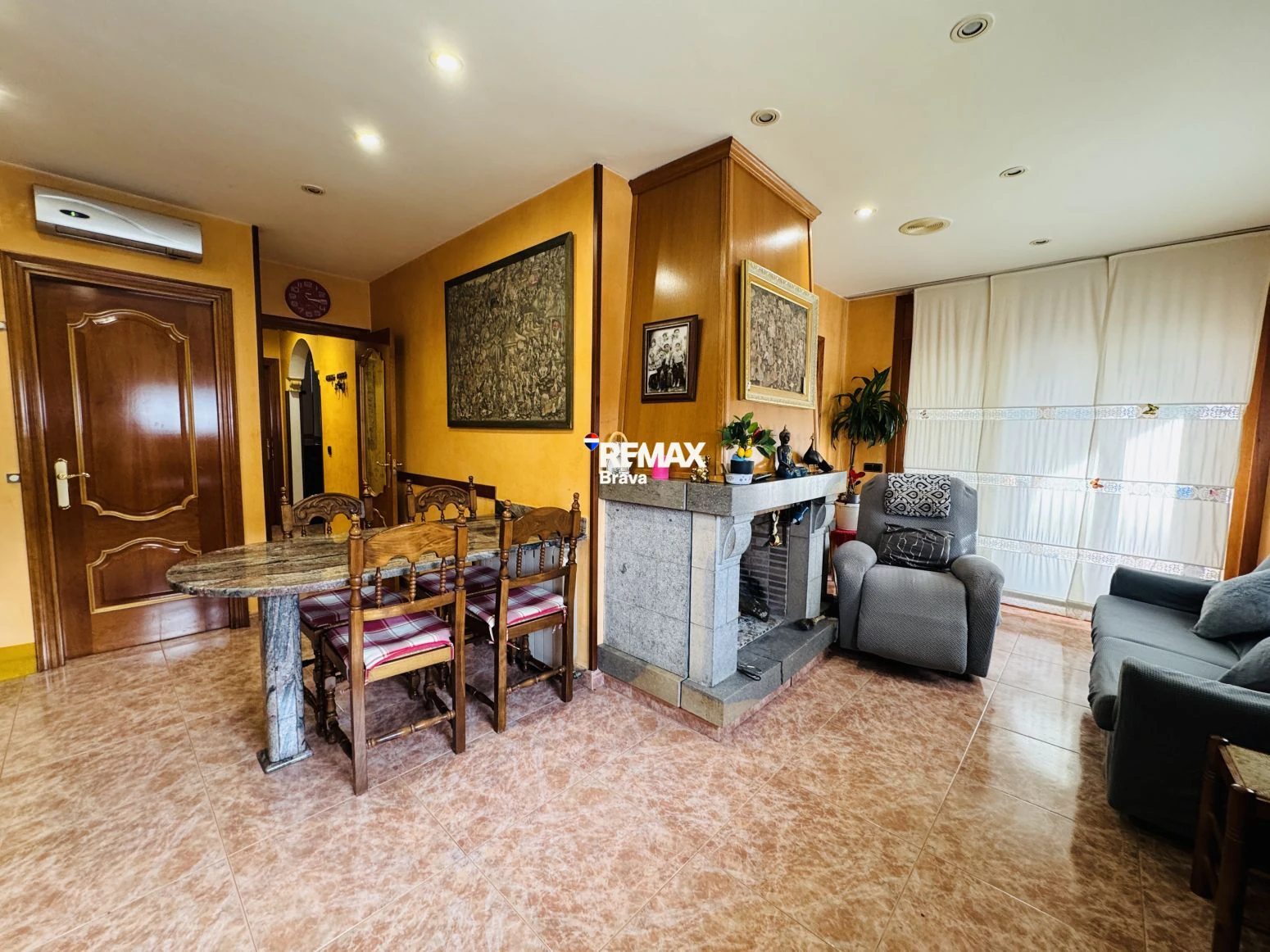 Exclusiva Casa Independiente en Montilivi: Privacidad, Luz y Elegancia en Girona
