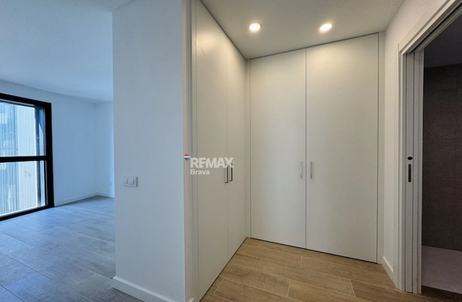 Apartamento en el Centro de Roses con Vistas al Mar y a Pasos de la Playa