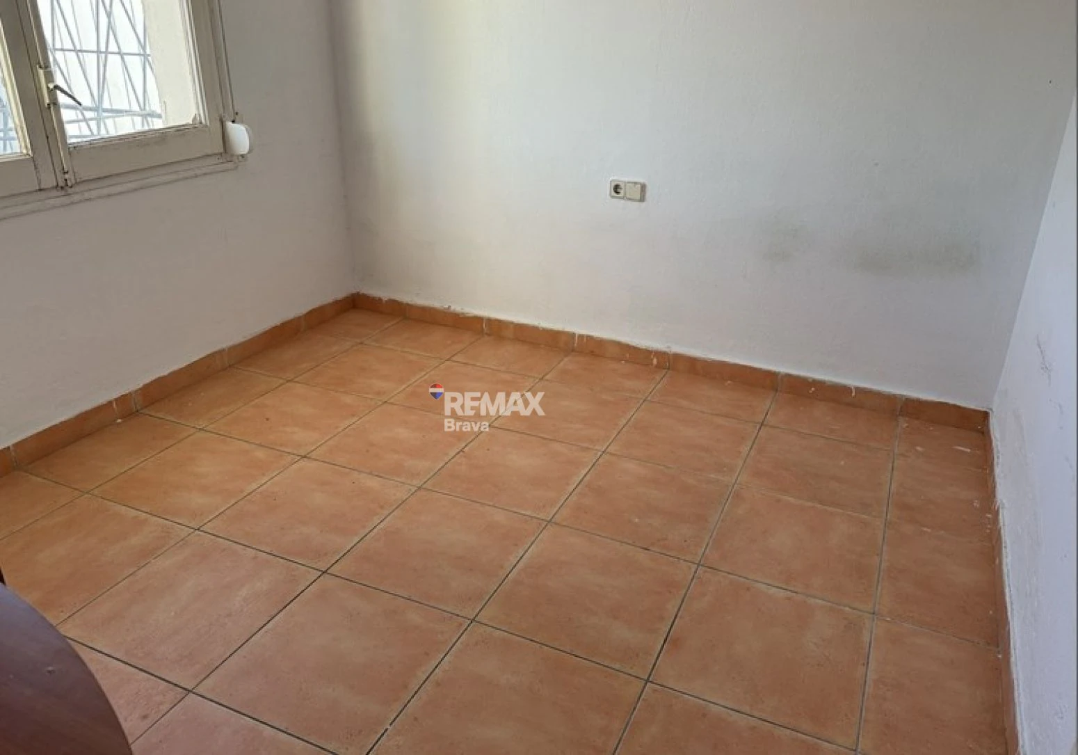 Empuriabrava · Apartamento para reformar con amplia terraza, ideal como inversión y posibilidad de financiación 100%
