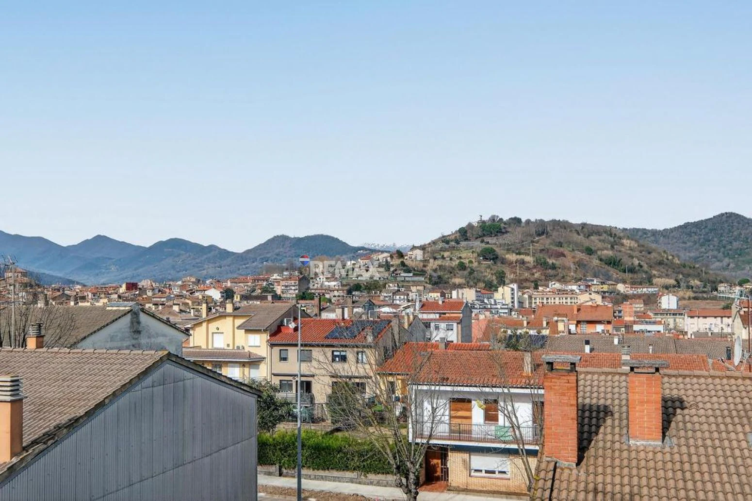 Olot · Amplia casa familiar con garaje-taller, terraza y 4 habitaciones