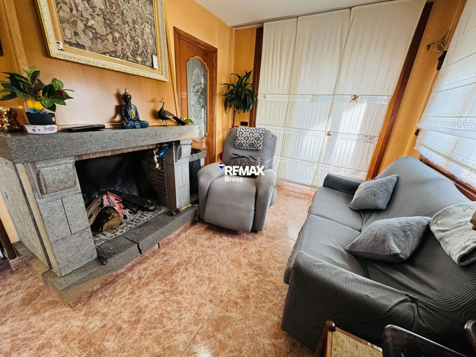 Exclusiva Casa Independiente en Montilivi: Privacidad, Luz y Elegancia en Girona