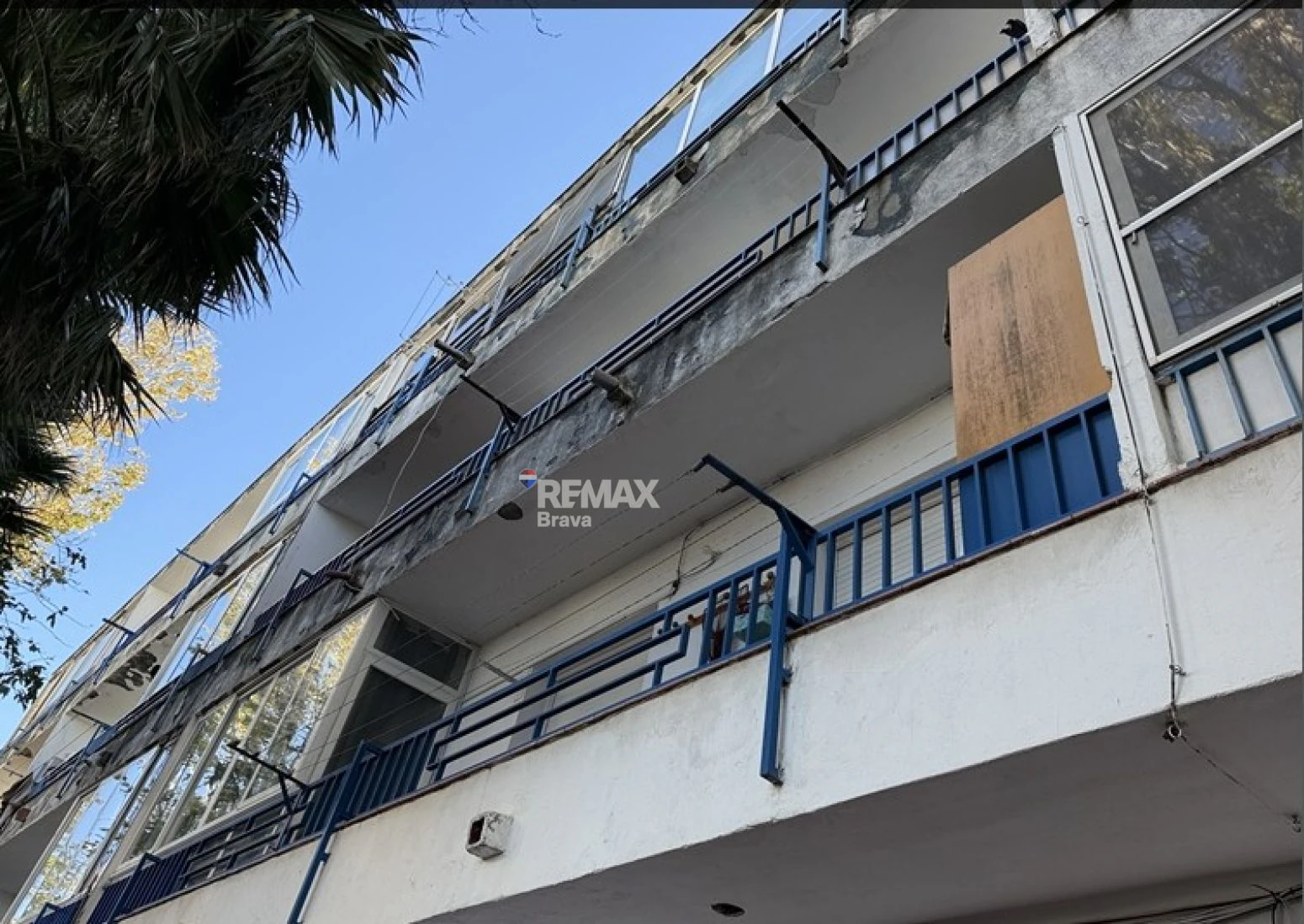 Empuriabrava · Apartamento para reformar con amplia terraza, ideal como inversión y posibilidad de financiación 100%