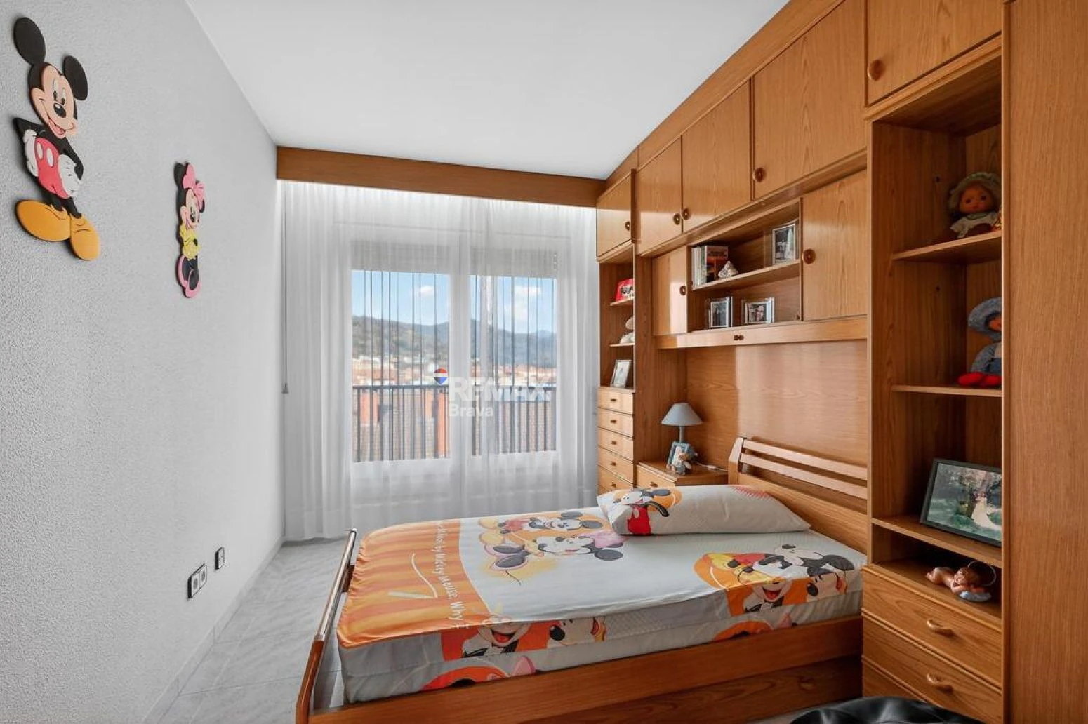 Olot · Amplia casa familiar con garaje-taller, terraza y 4 habitaciones