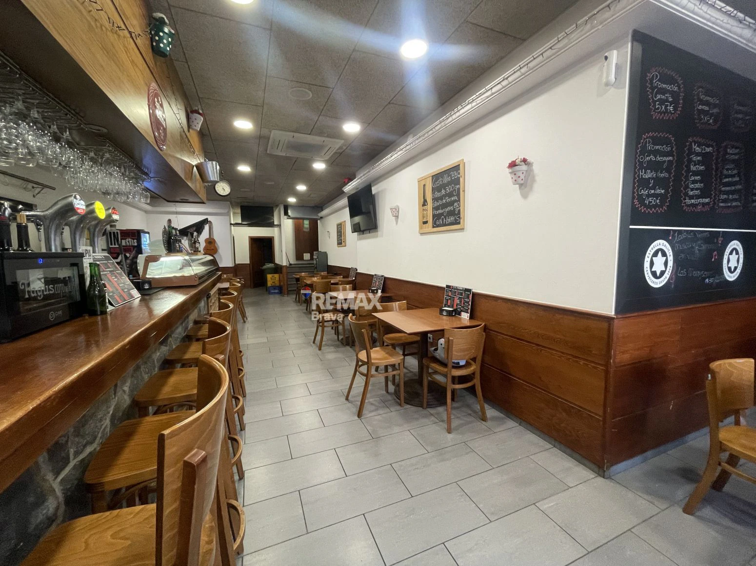 Local Bar-Restaurante en Venta en Roses con inquilino activo y alta rentabilidad