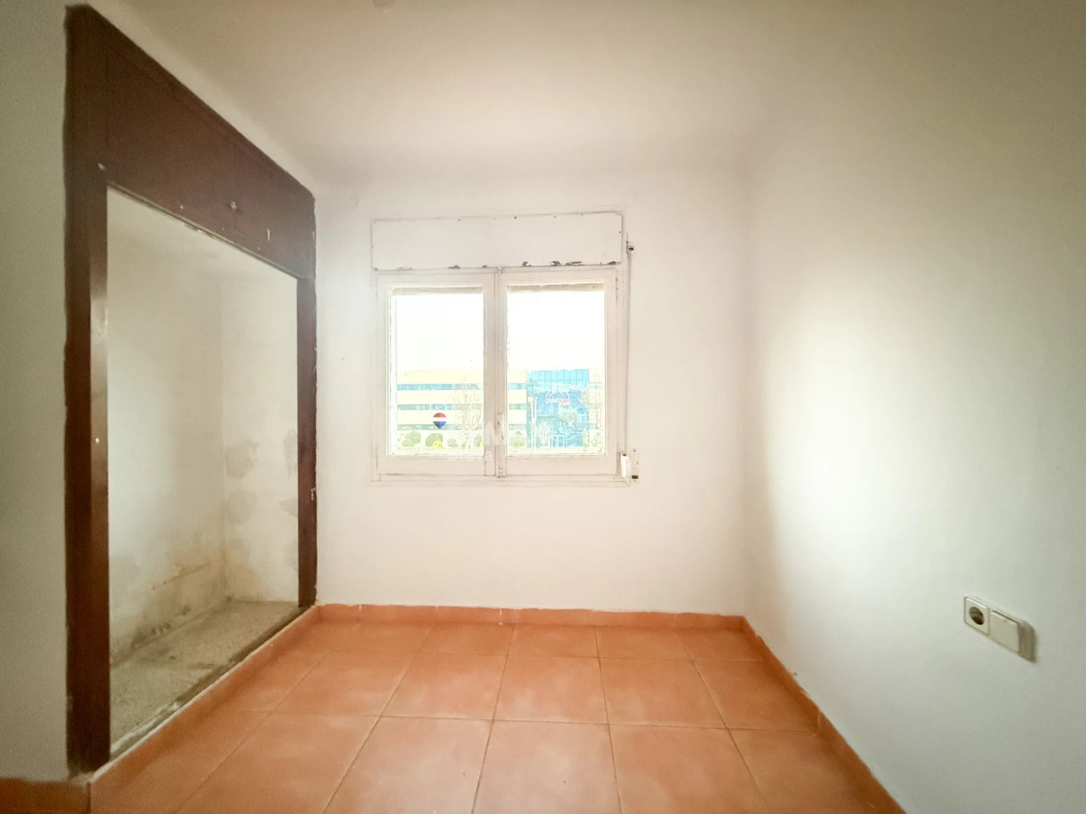 Empuriabrava · Apartamento para reformar con amplia terraza, ideal como inversión y posibilidad de financiación 100%