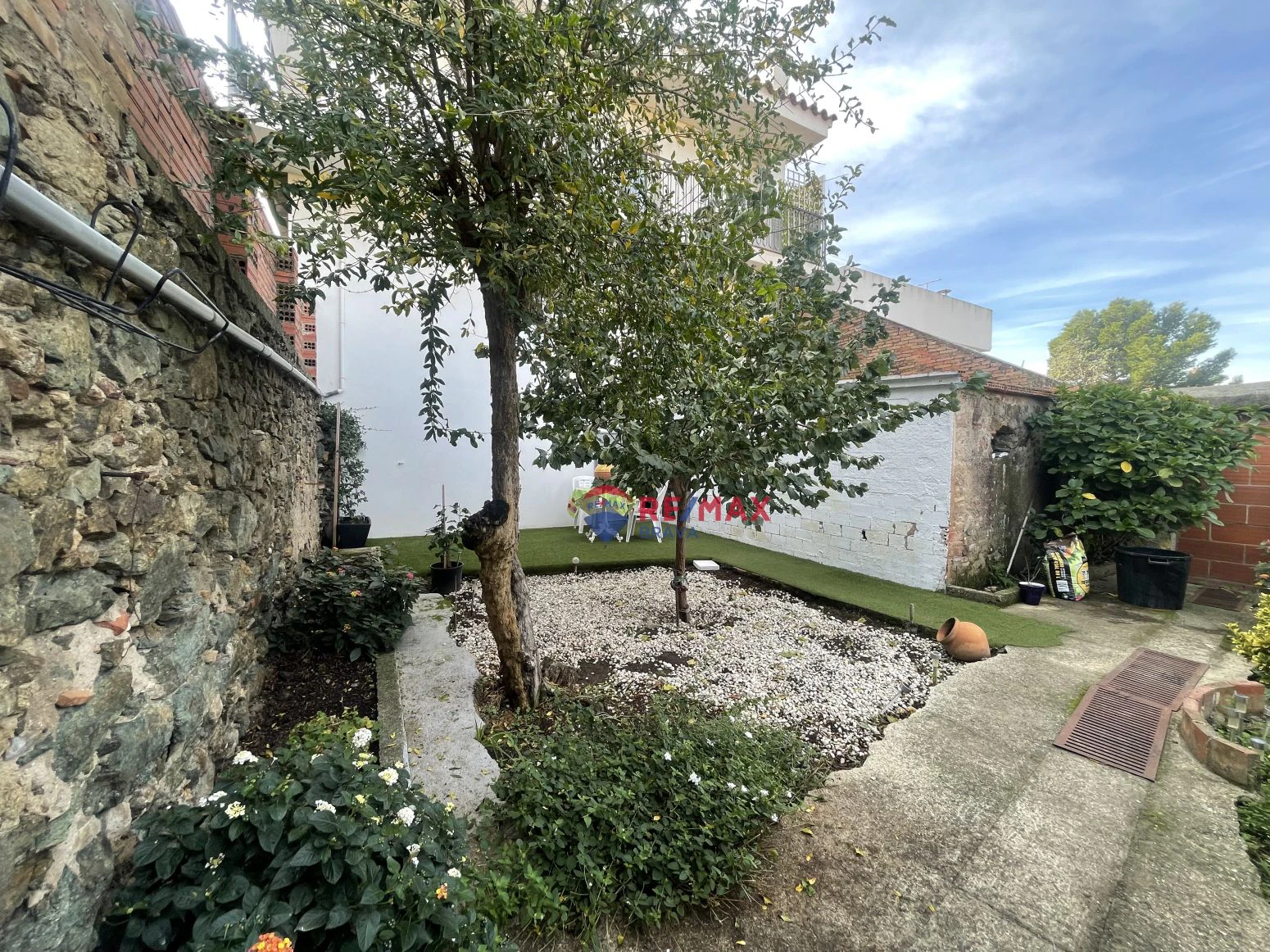Bonita Casa Pareada con Espacios Exteriores en Vilajuïga