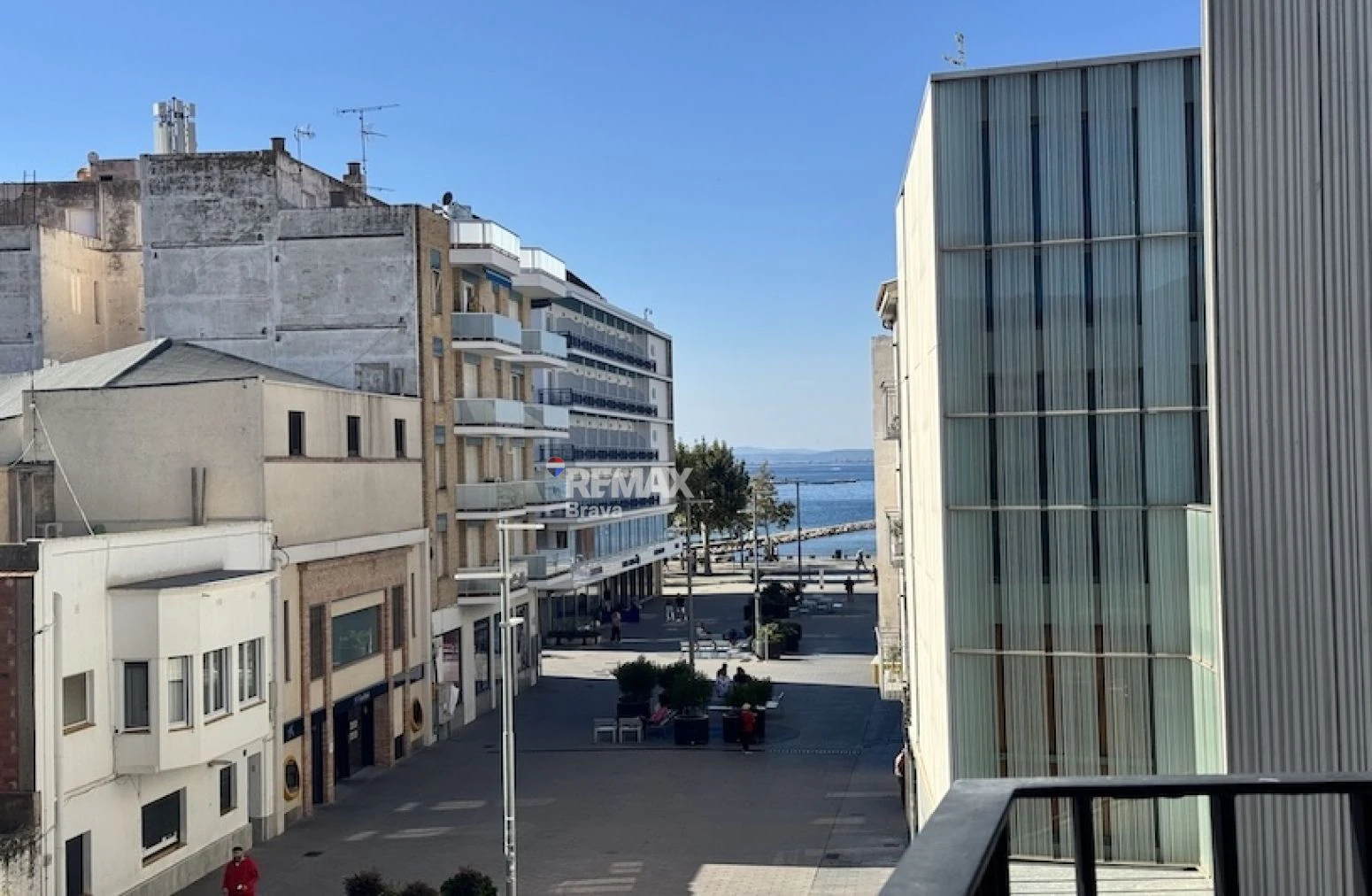 Apartamento en el Centro de Roses con Vistas al Mar y a Pasos de la Playa
