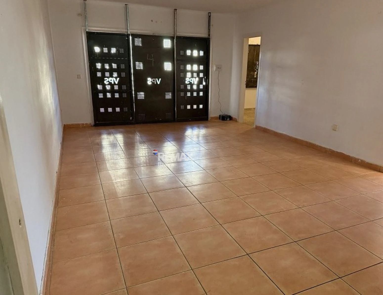 Empuriabrava · Apartamento para reformar con amplia terraza, ideal como inversión y posibilidad de financiación 100%