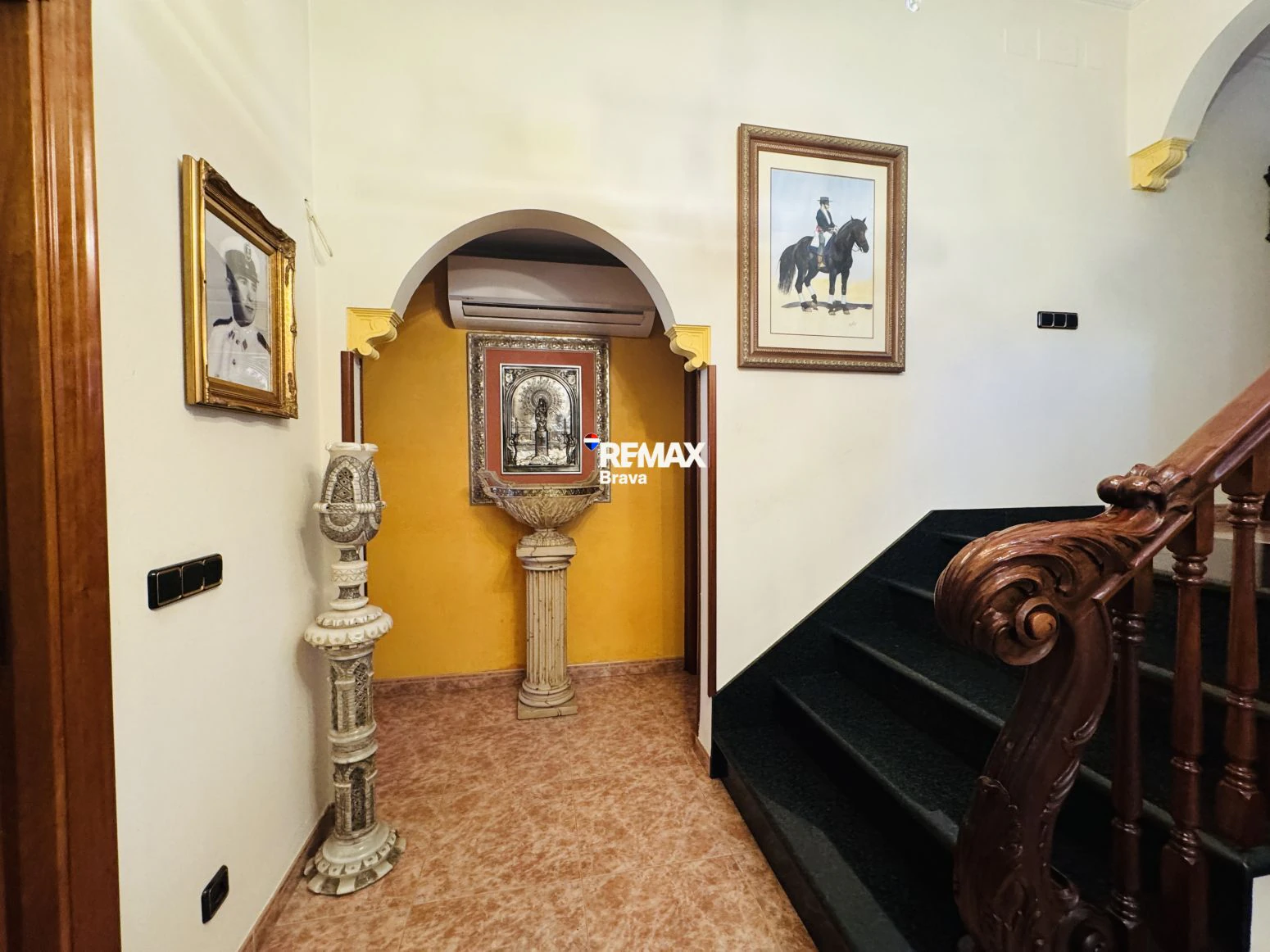 Exclusiva Casa Independiente en Montilivi: Privacidad, Luz y Elegancia en Girona