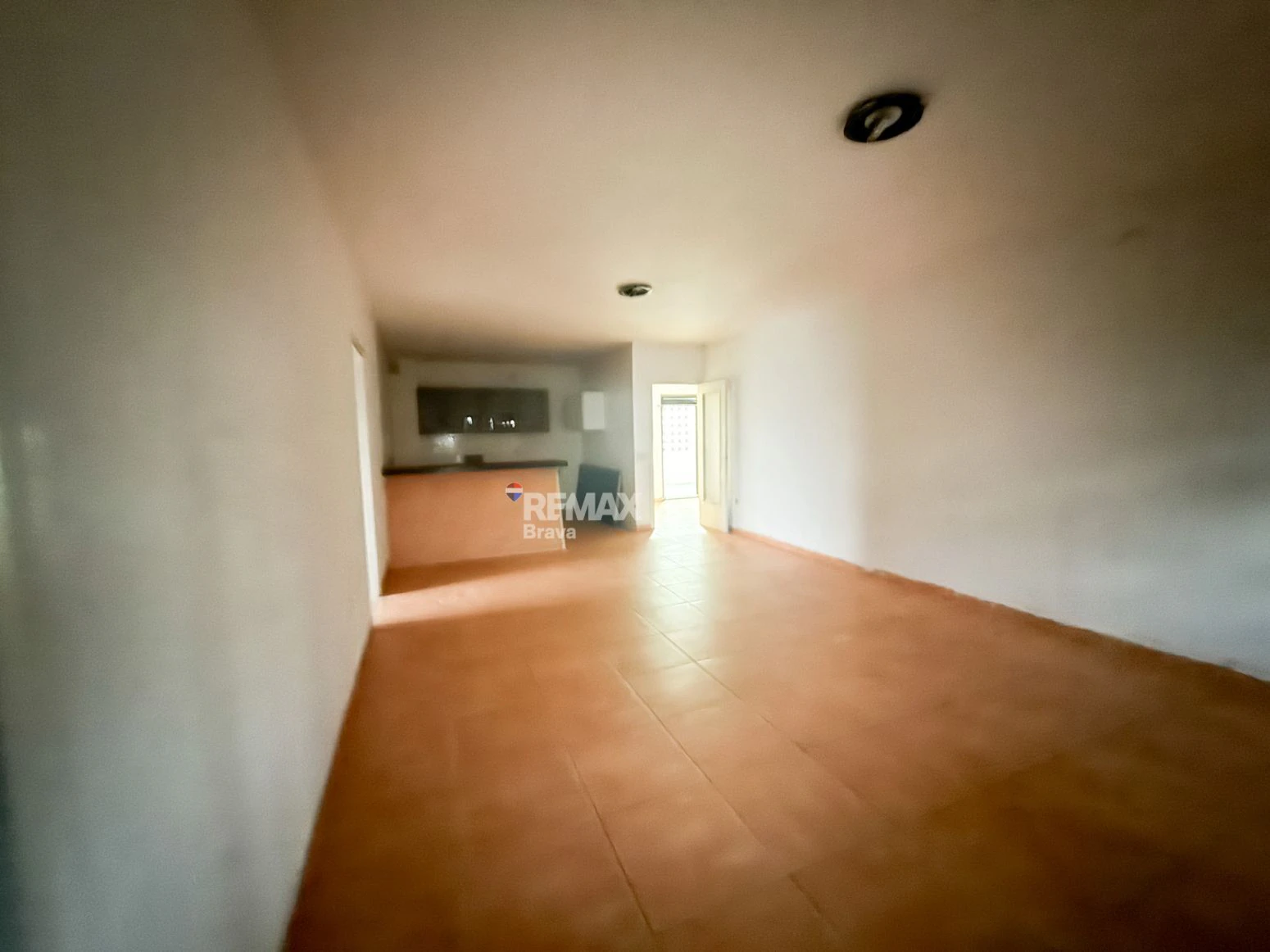 Empuriabrava · Apartamento para reformar con amplia terraza, ideal como inversión y posibilidad de financiación 100%