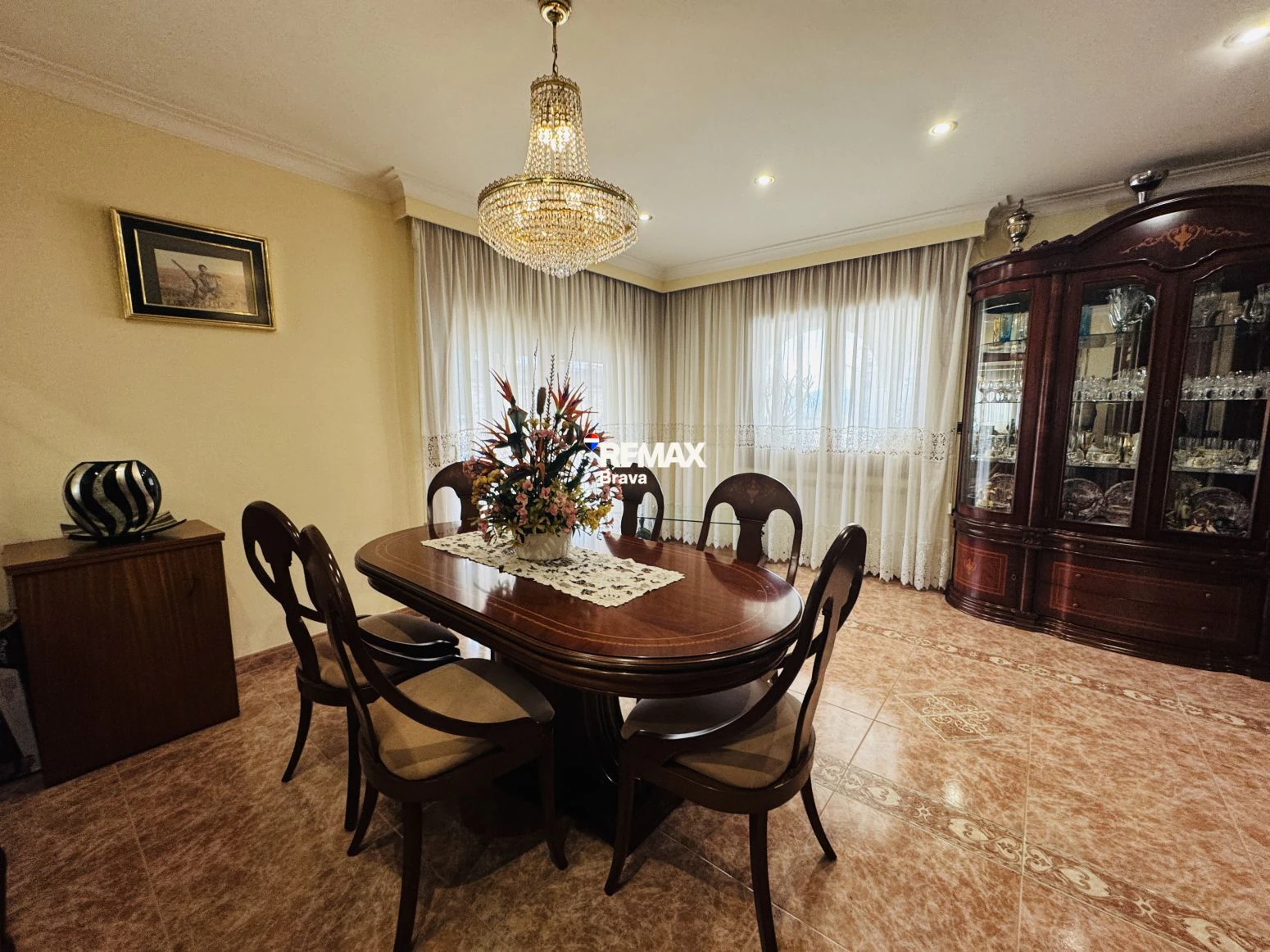 Exclusiva Casa Independiente en Montilivi: Privacidad, Luz y Elegancia en Girona