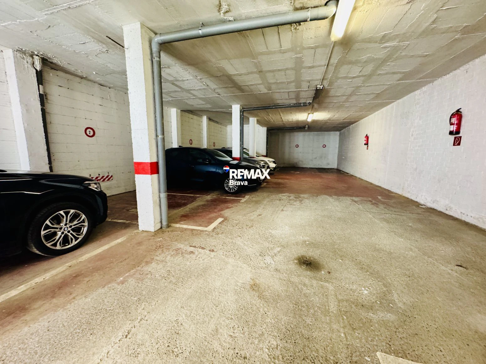Exclusiva Casa Independiente en Montilivi: Privacidad, Luz y Elegancia en Girona