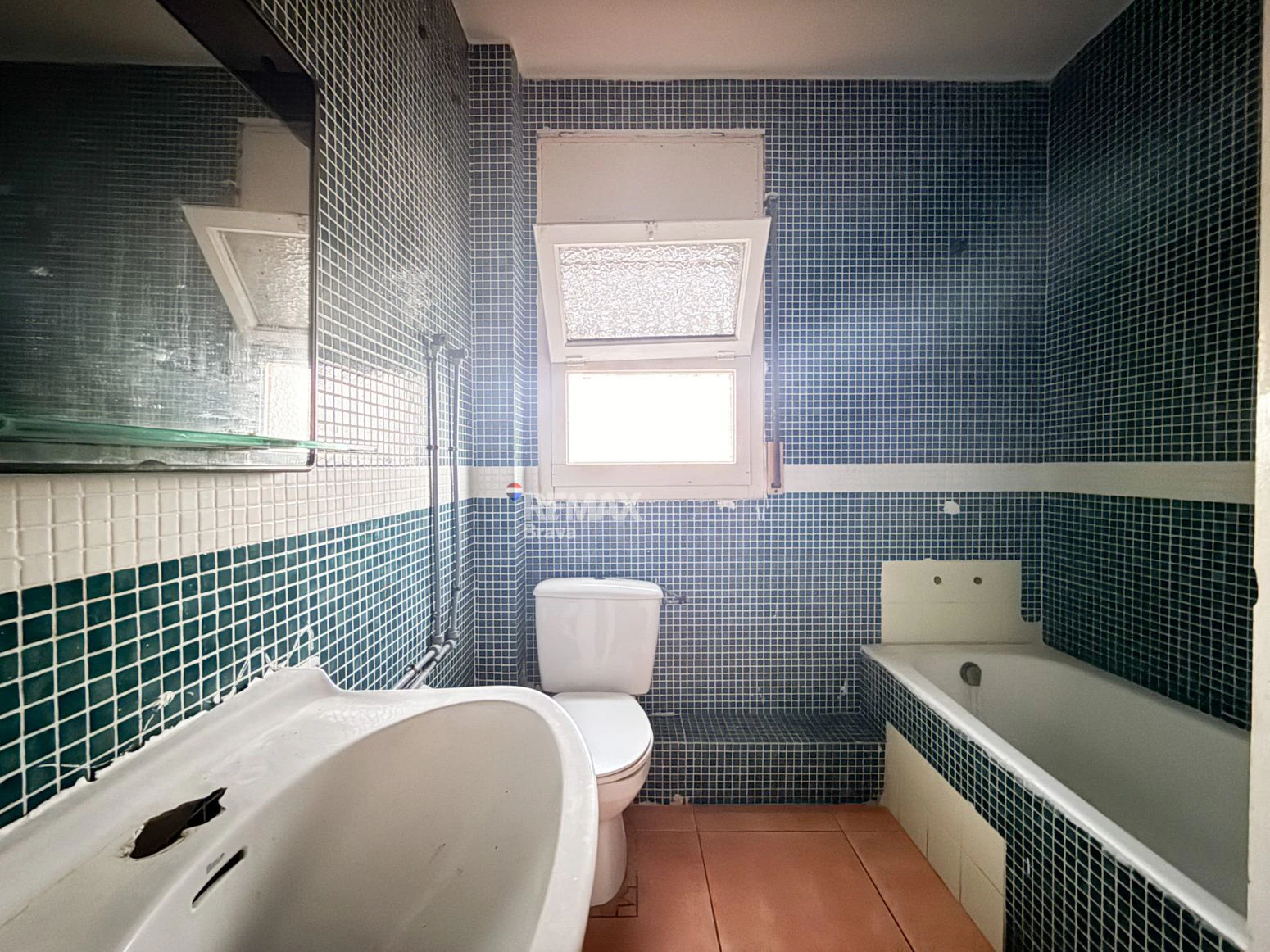 Empuriabrava · Apartamento para reformar con amplia terraza, ideal como inversión y posibilidad de financiación 100%