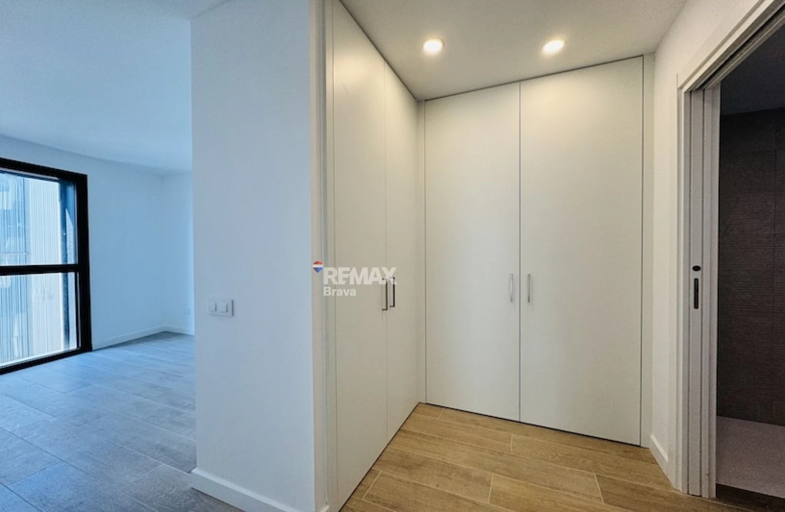 Apartamento en el Centro de Roses con Vistas al Mar y a Pasos de la Playa
