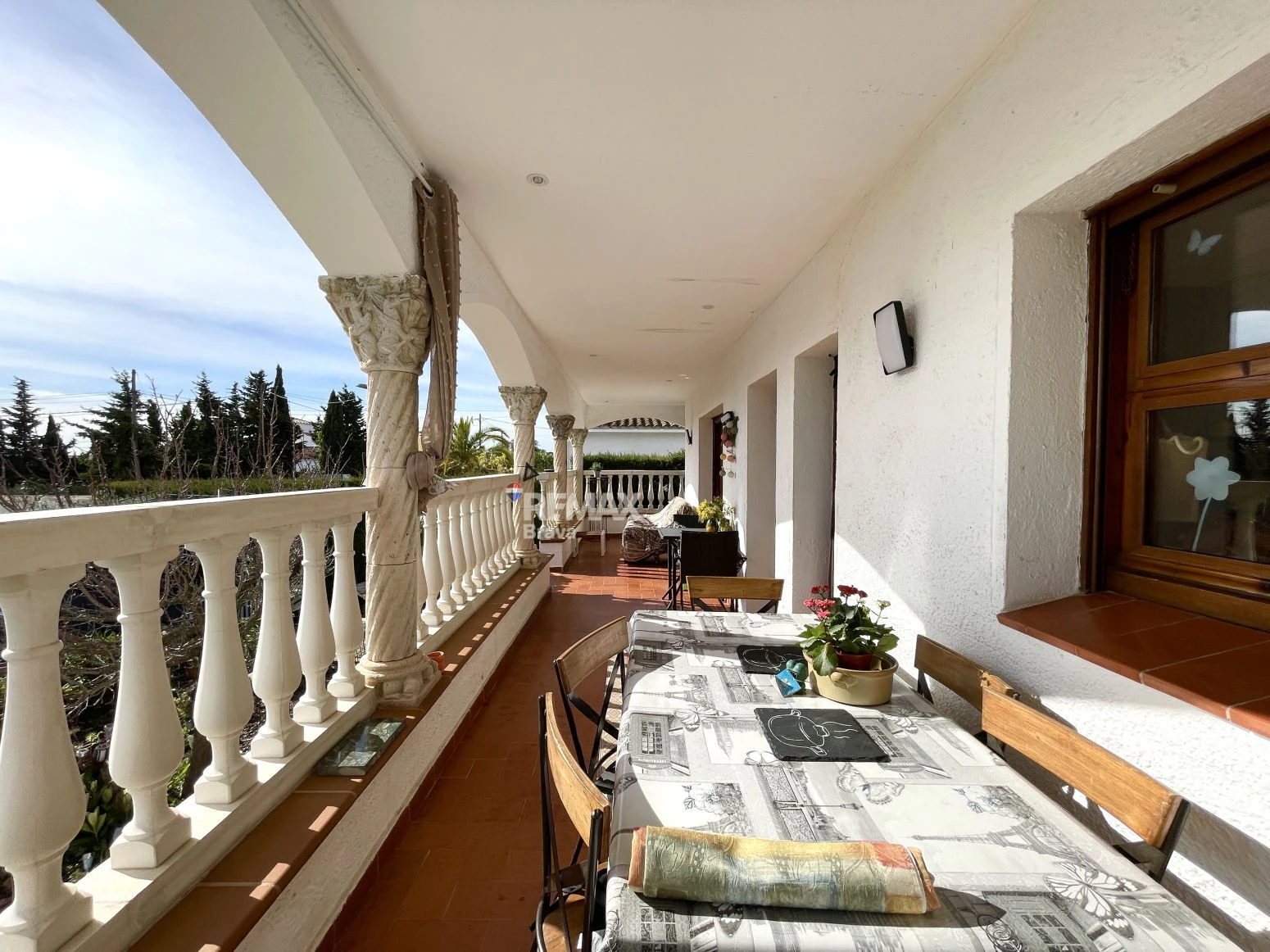 Encantadora casa en tranquila zona residencial de Roses a solo 3 km de las playas