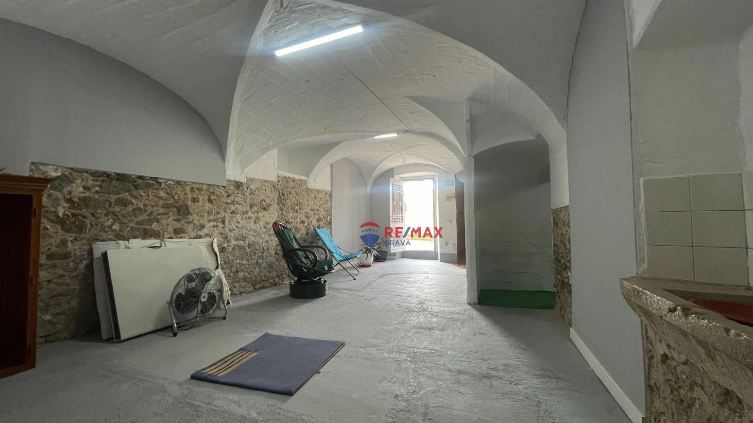 Bonita Casa Pareada con Espacios Exteriores en Vilajuïga