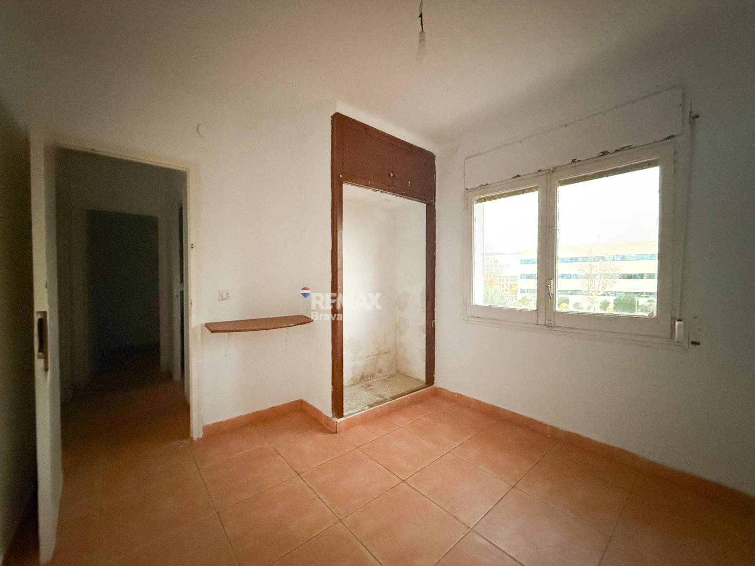 Empuriabrava · Apartamento para reformar con amplia terraza, ideal como inversión y posibilidad de financiación 100%