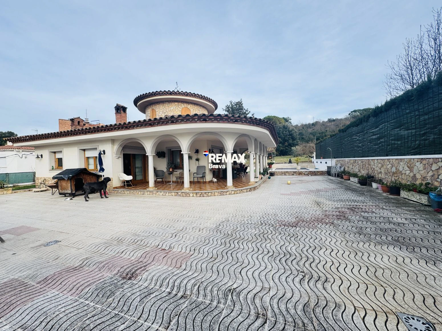 Exclusiva Casa Independiente en Montilivi: Privacidad, Luz y Elegancia en Girona