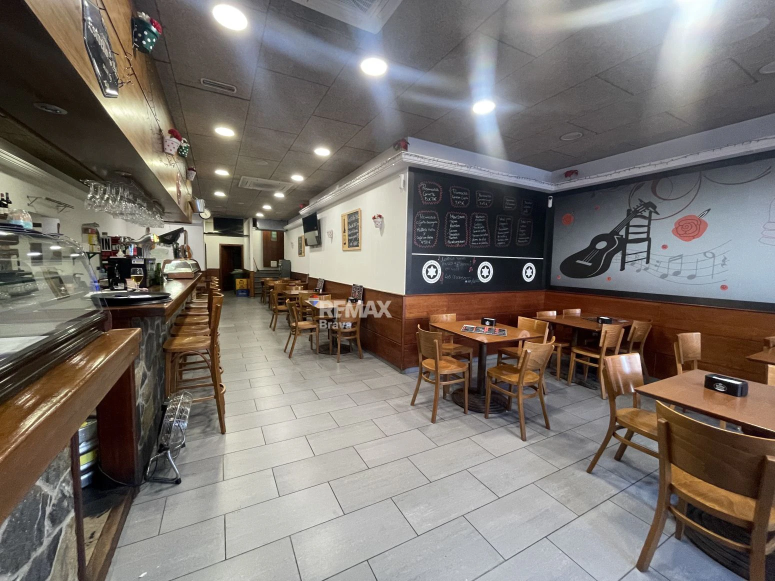 Local Bar-Restaurante en Venta en Roses con inquilino activo y alta rentabilidad