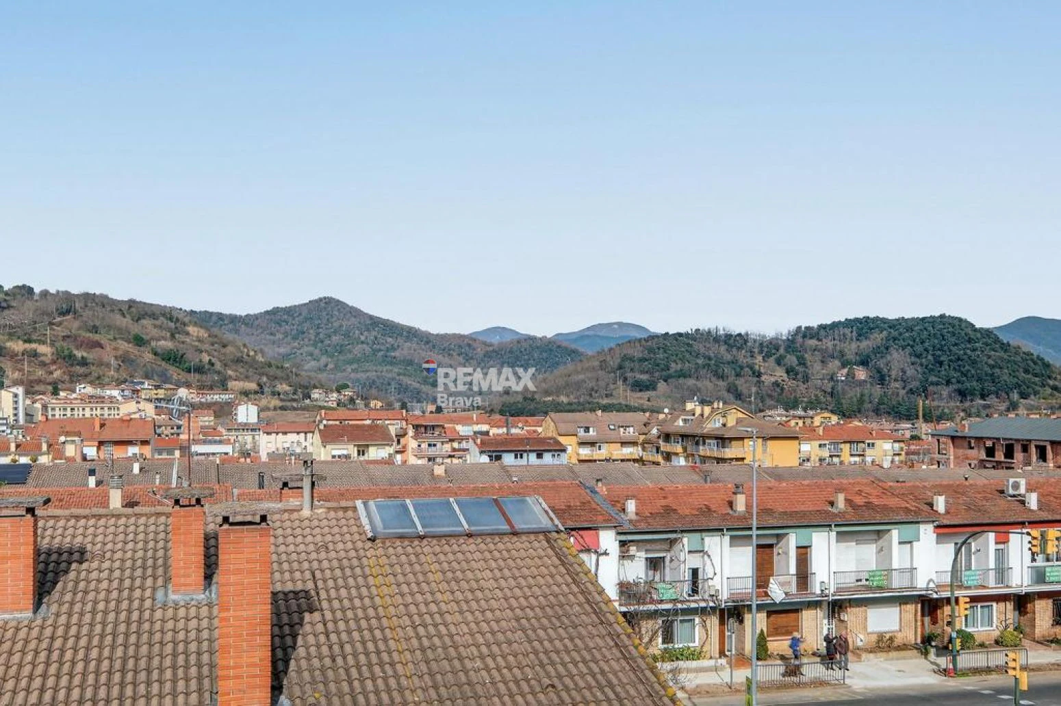 Olot · Amplia casa familiar con garaje-taller, terraza y 4 habitaciones