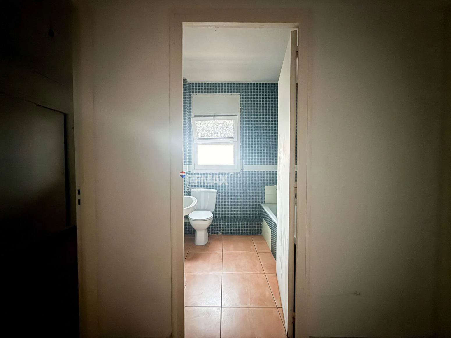 Empuriabrava · Apartamento para reformar con amplia terraza, ideal como inversión y posibilidad de financiación 100%