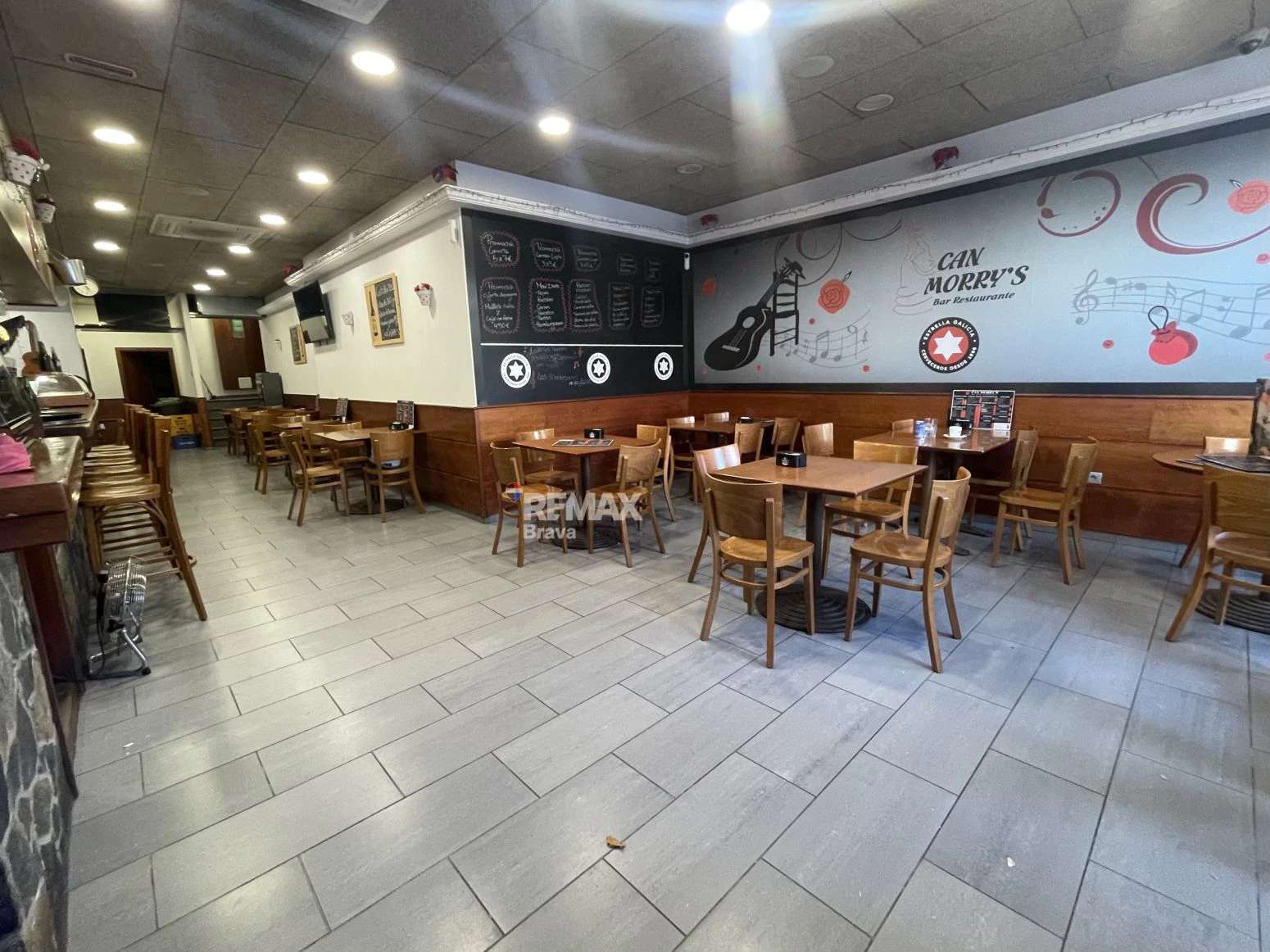 Local Bar-Restaurante en Venta en Roses con inquilino activo y alta rentabilidad