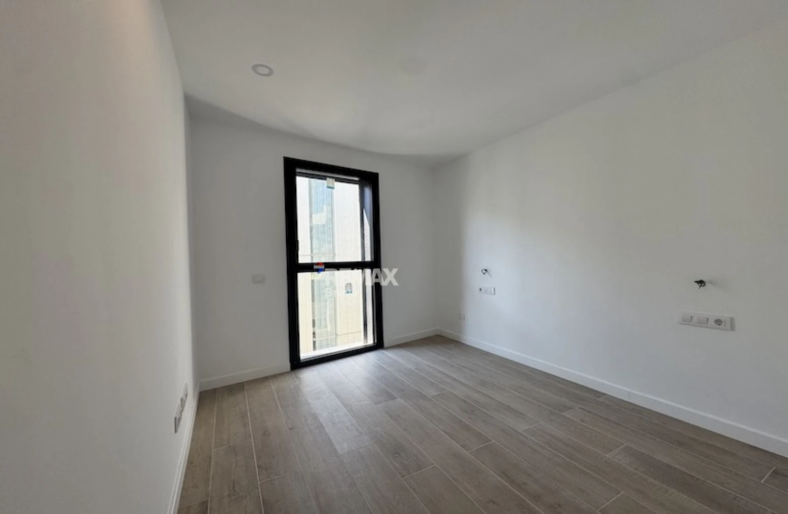 Apartamento en el Centro de Roses con Vistas al Mar y a Pasos de la Playa