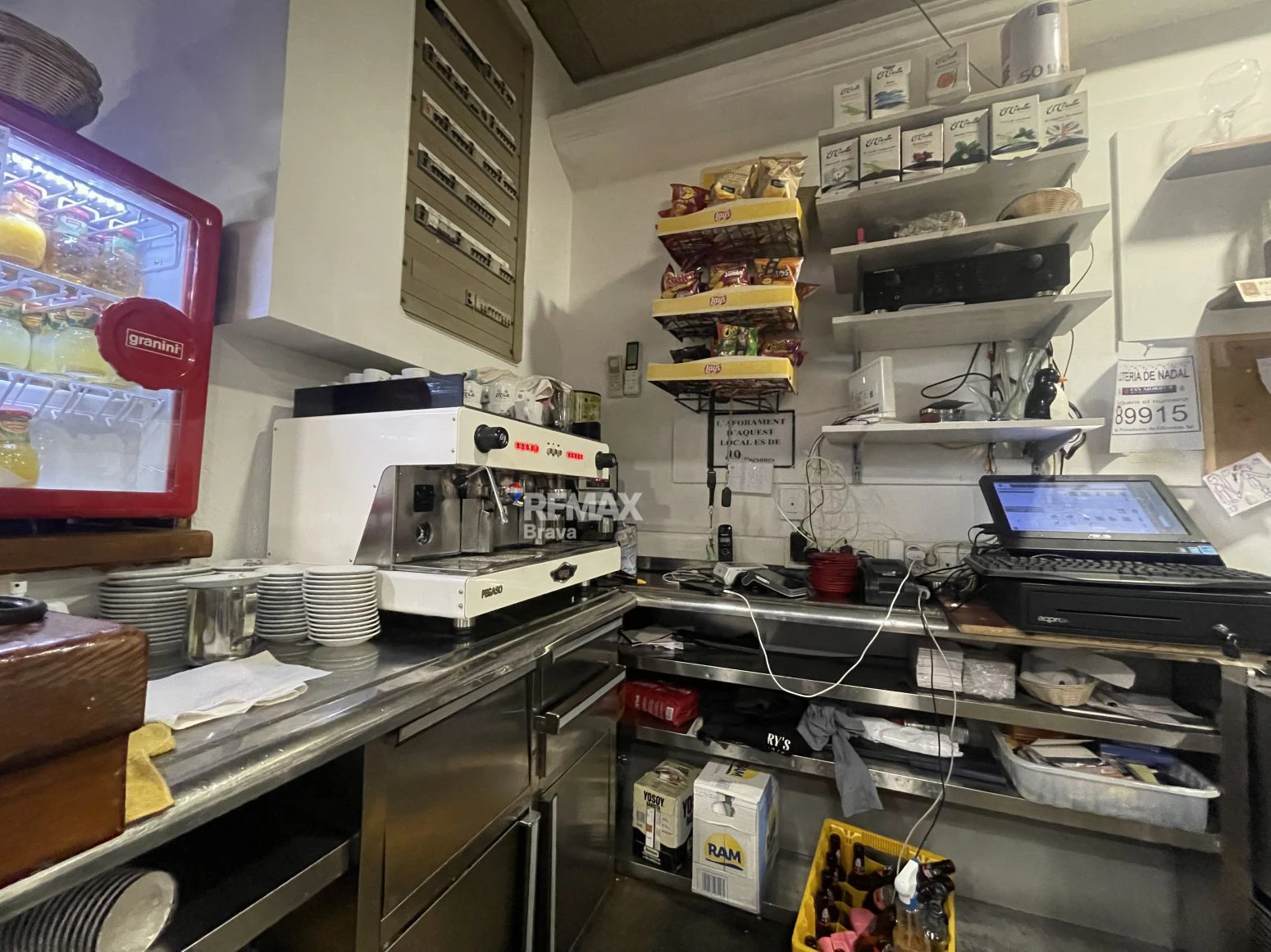 Local Bar-Restaurante en Venta en Roses con inquilino activo y alta rentabilidad