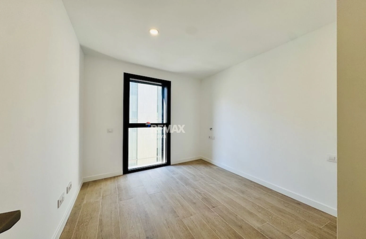 Apartamento en el Centro de Roses con Vistas al Mar y a Pasos de la Playa