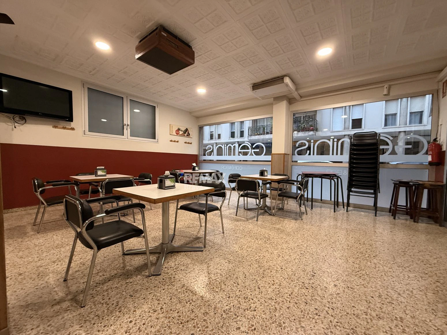 Venta de Bar en Pleno Funcionamiento en La Bisbal d’Empordà