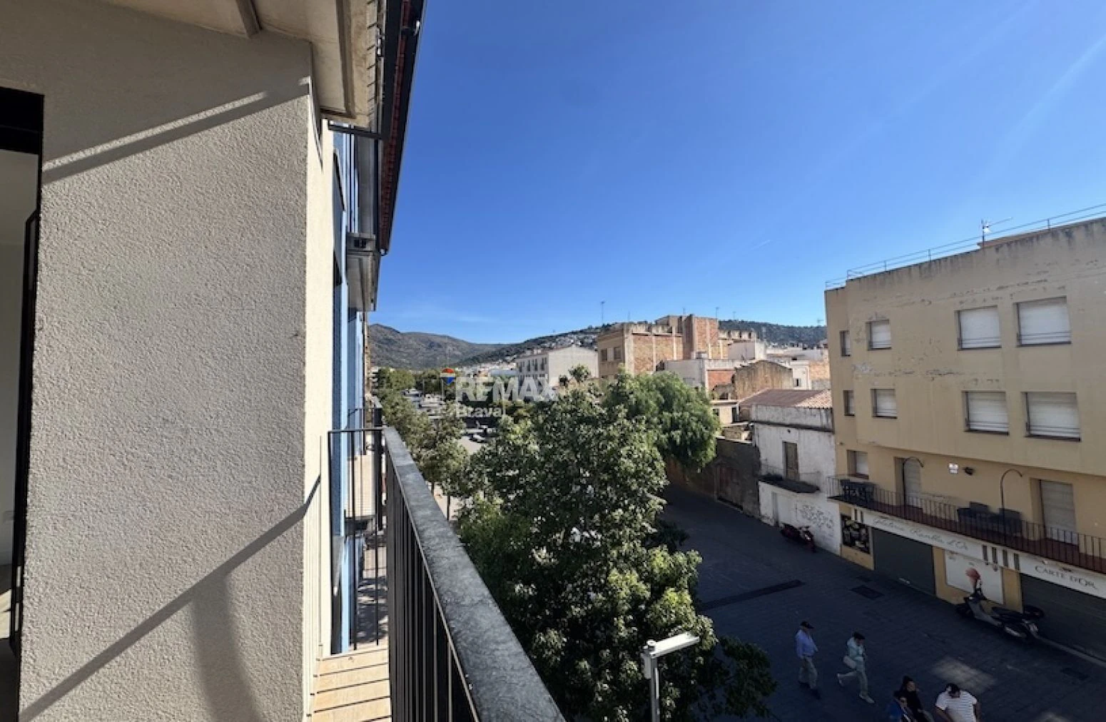 Apartamento en el Centro de Roses con Vistas al Mar y a Pasos de la Playa