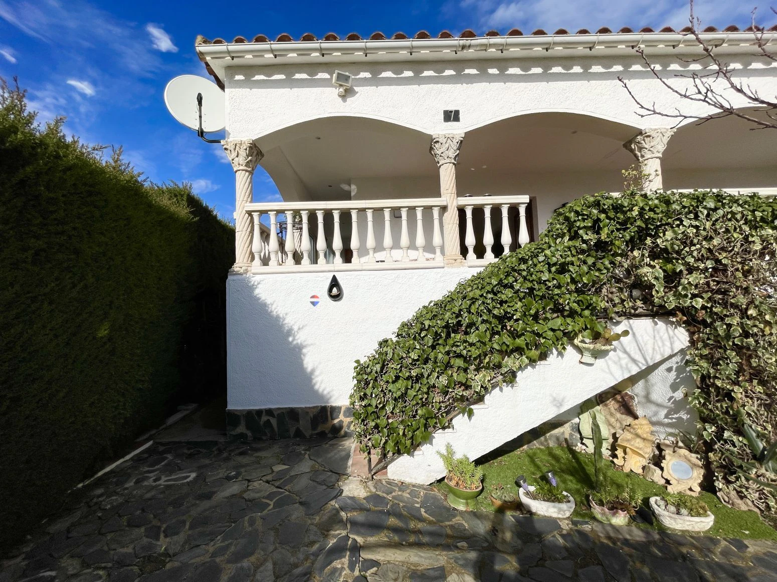 Encantadora casa en tranquila zona residencial de Roses a solo 3 km de las playas
