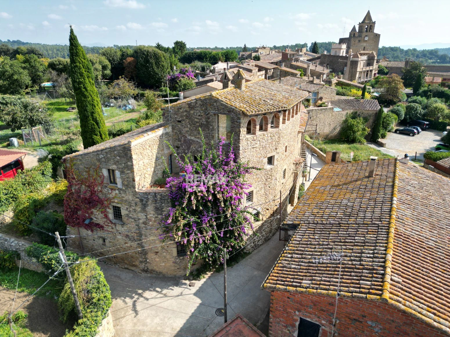 Encantadora Casa de Piedra Restaurada en el Corazón Histórico de Madremanya