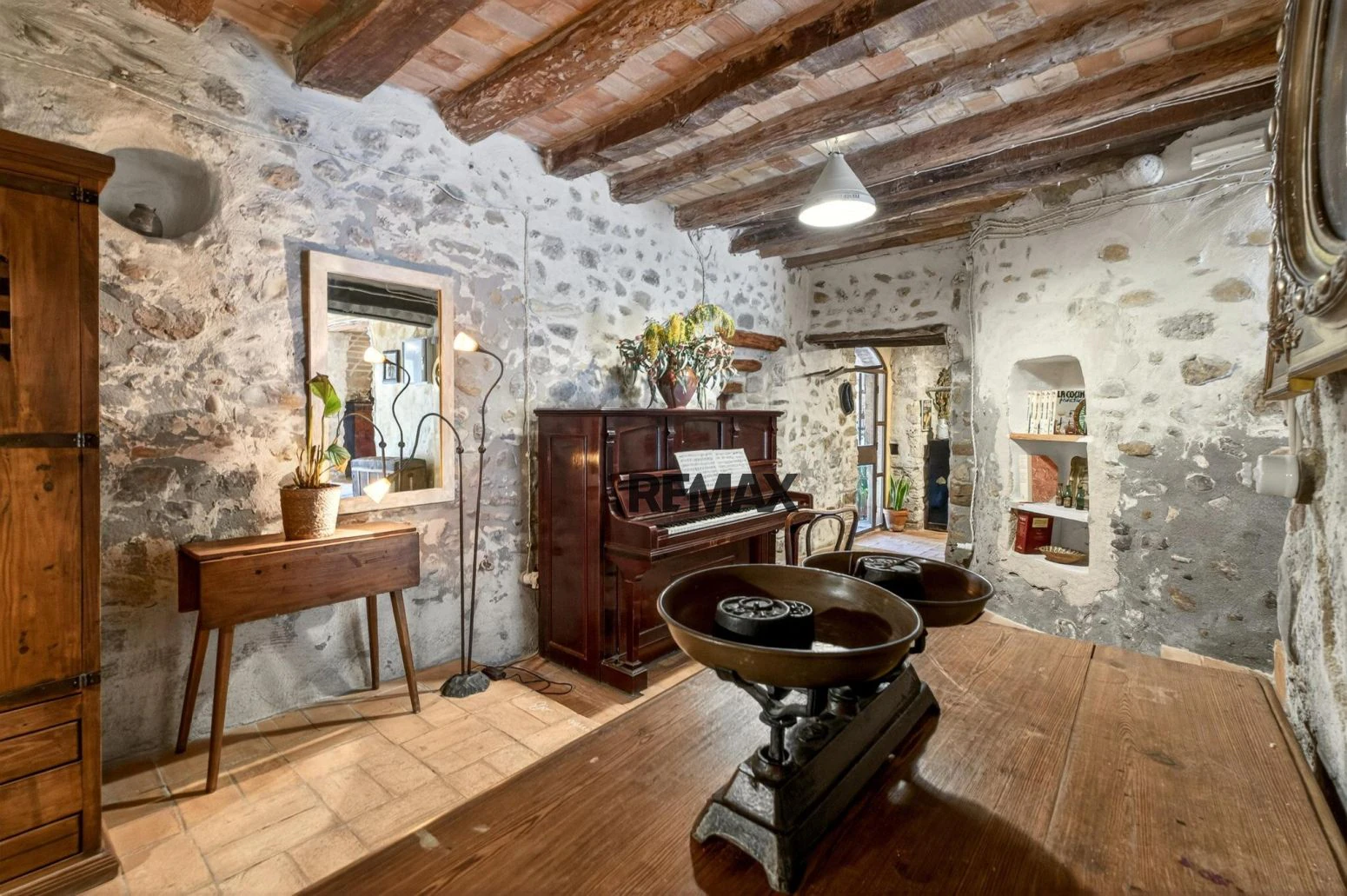 Casa de pueblo con encanto y más de 500 m² entre el Pla de l’Estany y l’Alt Empordà con licencia turística